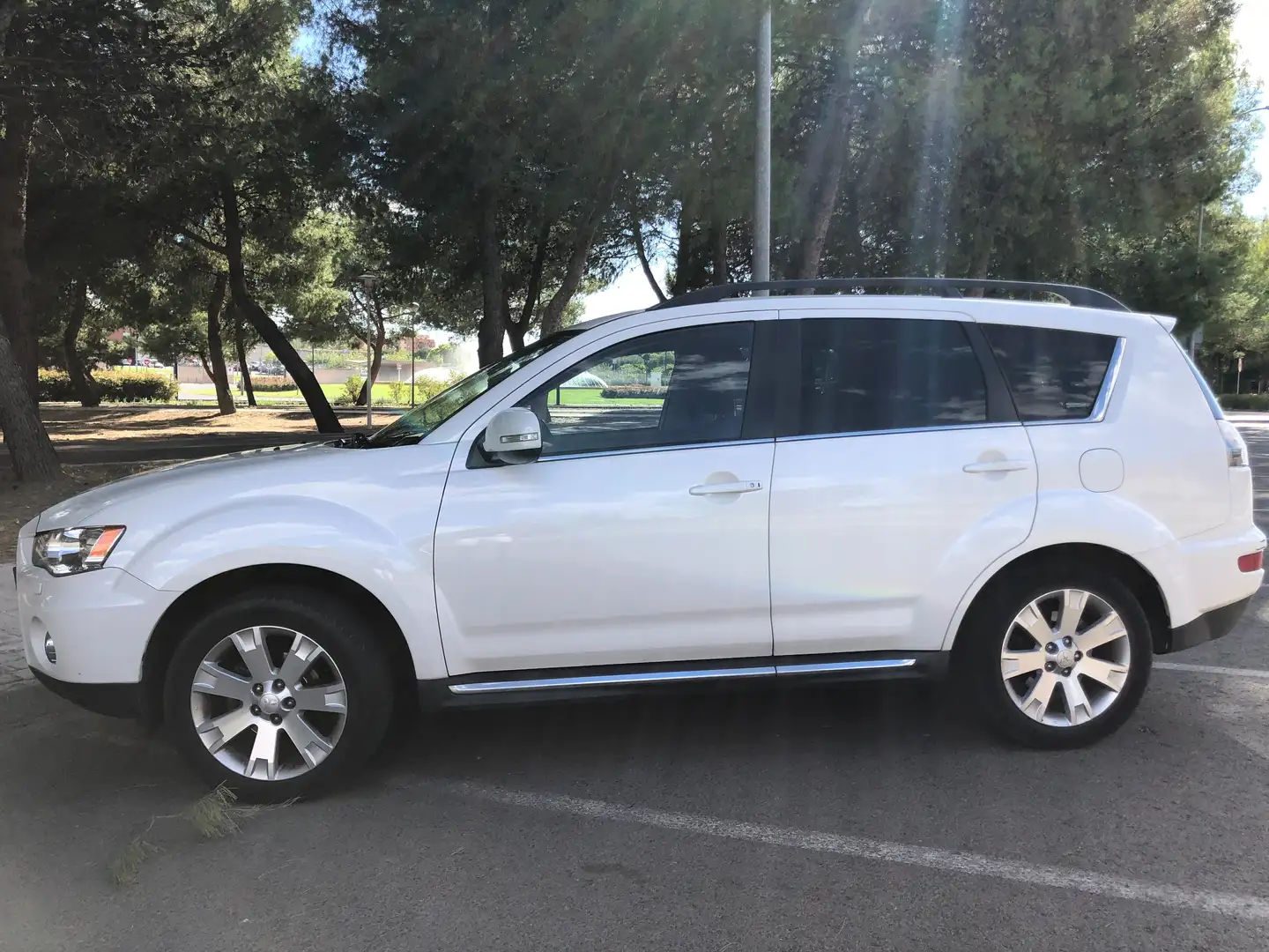 Mitsubishi Outlander Outlander 220DI-D Kaiteki SST Kaiteki Blanco - 1