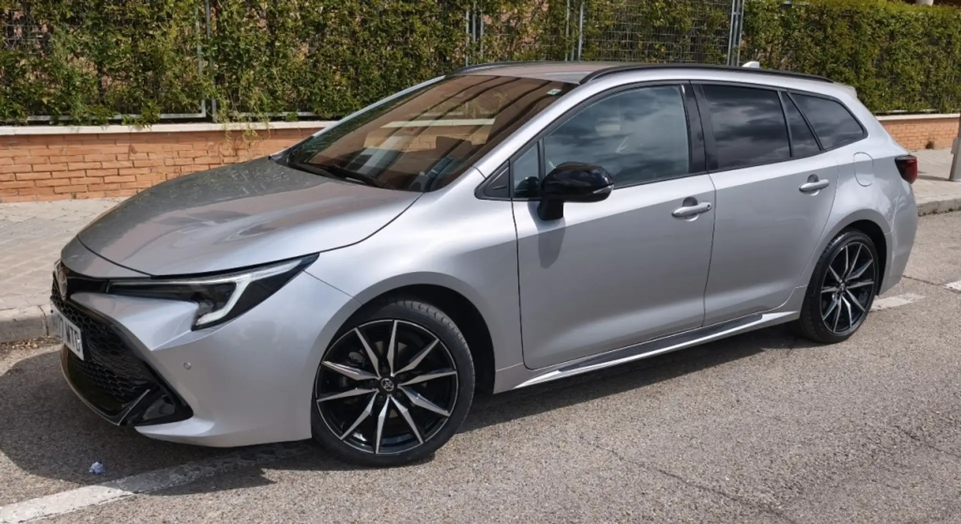Toyota Corolla Touring Sports 200H GR Sport Gris - 2