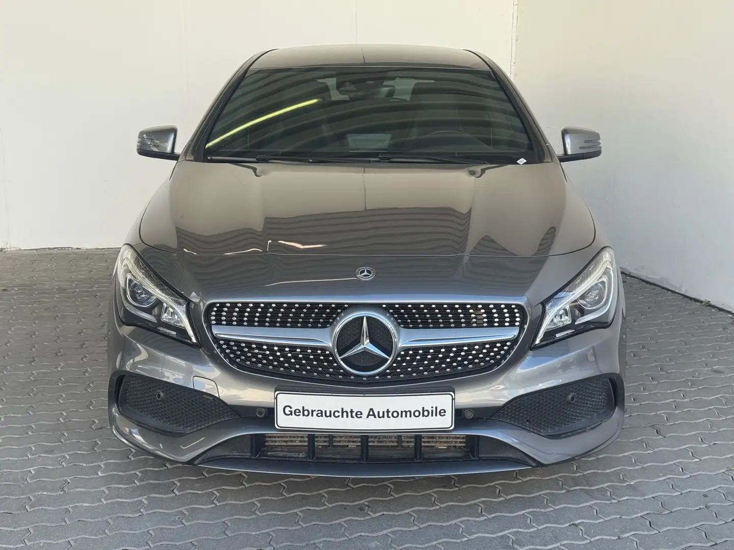 Mercedes-Benz CLA 220 d 4Matic Shooting Brake 7G-DCT Navi. Gris - 1