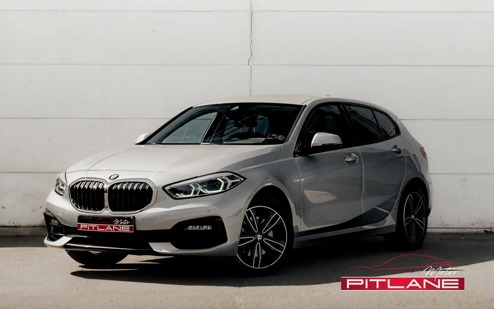 BMW 118 iA Série Sport Line Virtual / LED / Lane-Assist Plateado - 1
