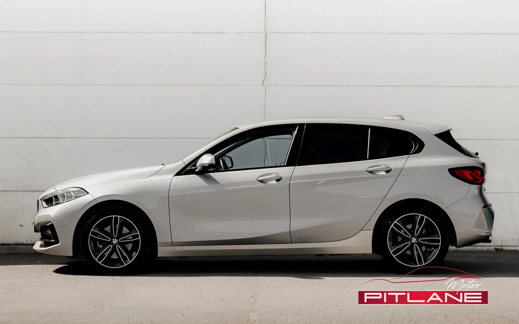 BMW 118 iA Série Sport Line Virtual / LED / Lane-Assist Plateado - 2
