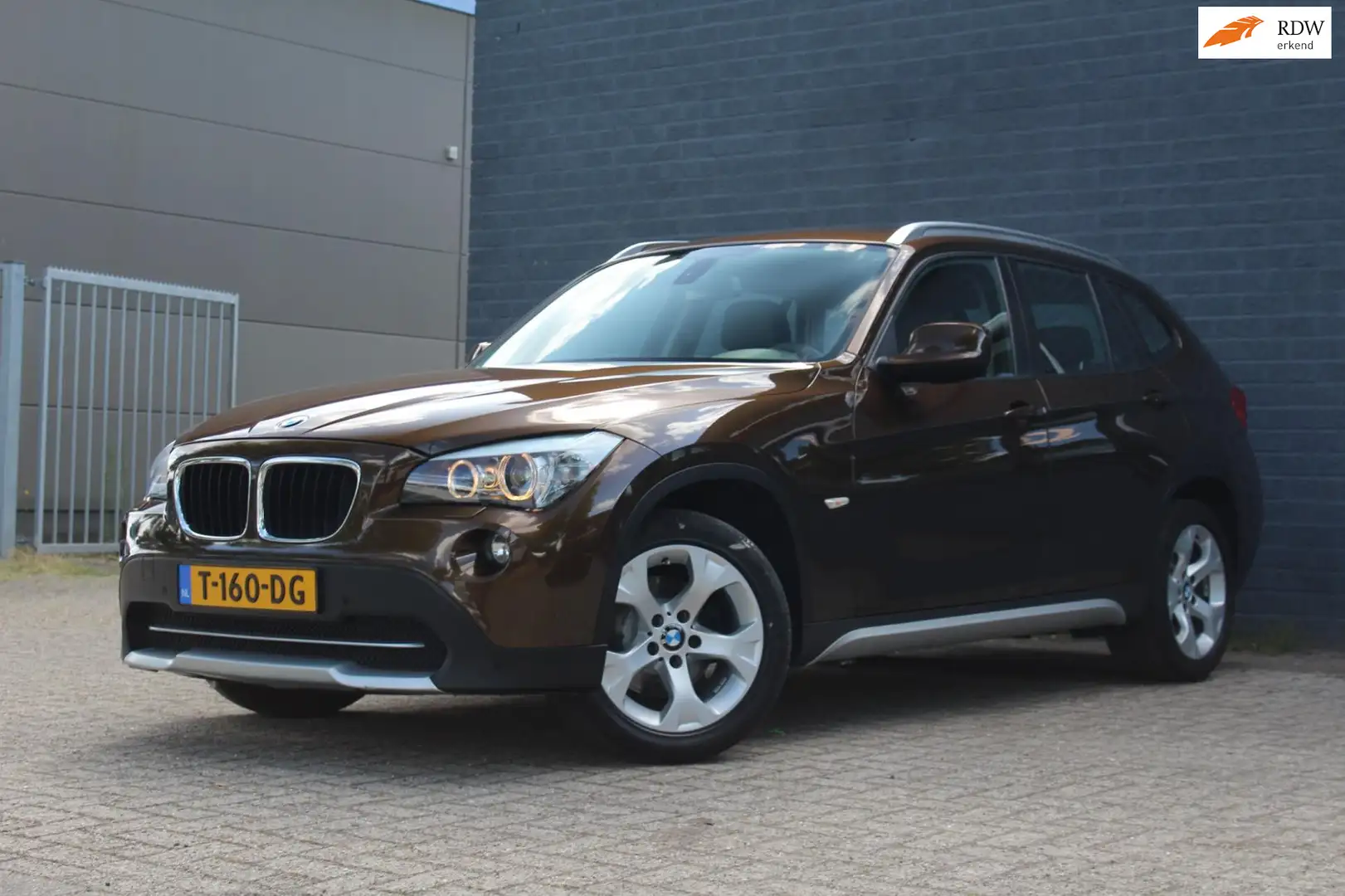 BMW X1 SDrive18i Executive, Trekhaak, Xenon, ECC, x1 Bruin - 1