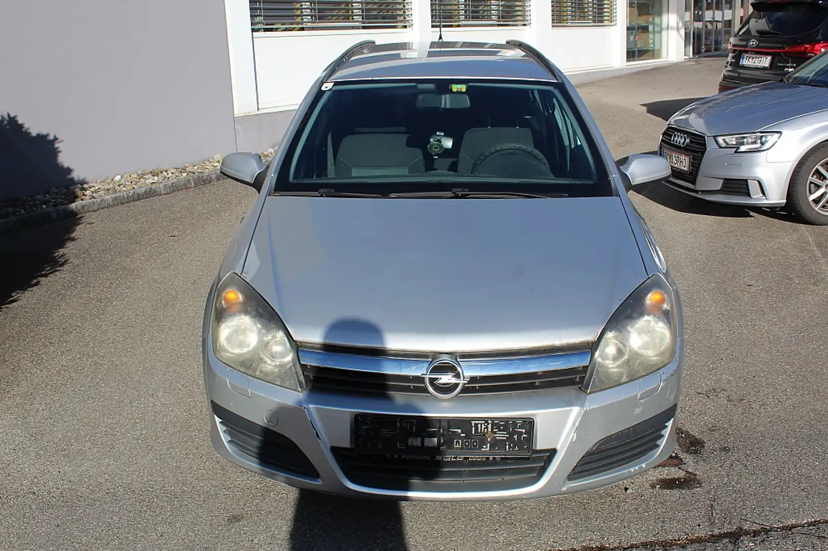 Opel Astra 1,6 Caravan Edition Grau - 2
