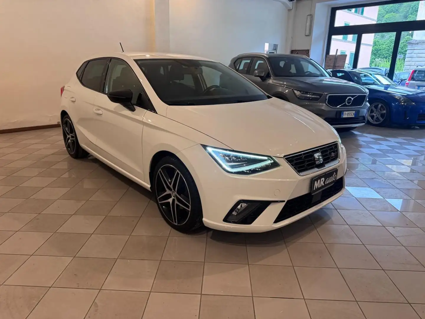 SEAT Ibiza 1.6 TDI 95 CV 5 porte FR Blanc - 1