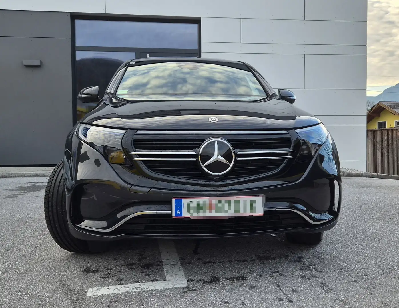 Mercedes-Benz EQC 400 EQC 400 4MATIC 80kWh AMG Line Aut. AMG Line Grau - 2