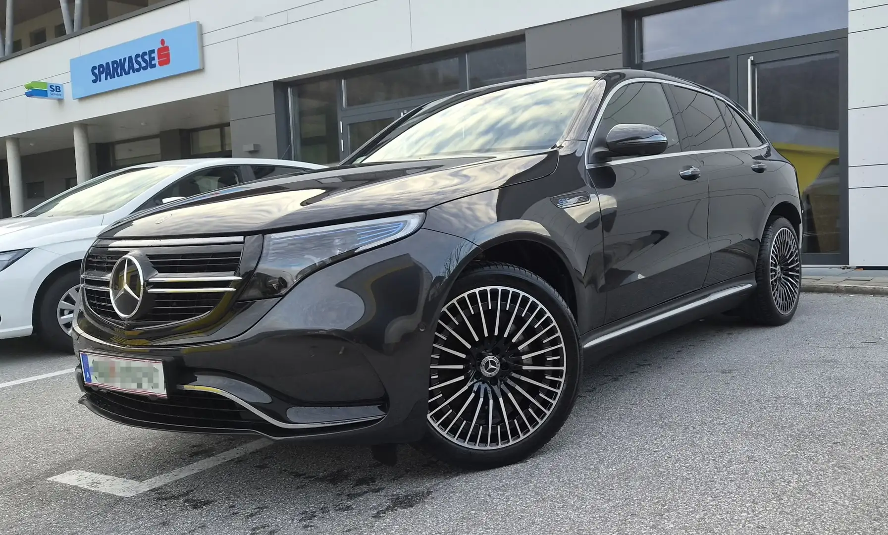Mercedes-Benz EQC 400 EQC 400 4MATIC 80kWh AMG Line Aut. AMG Line Grau - 1