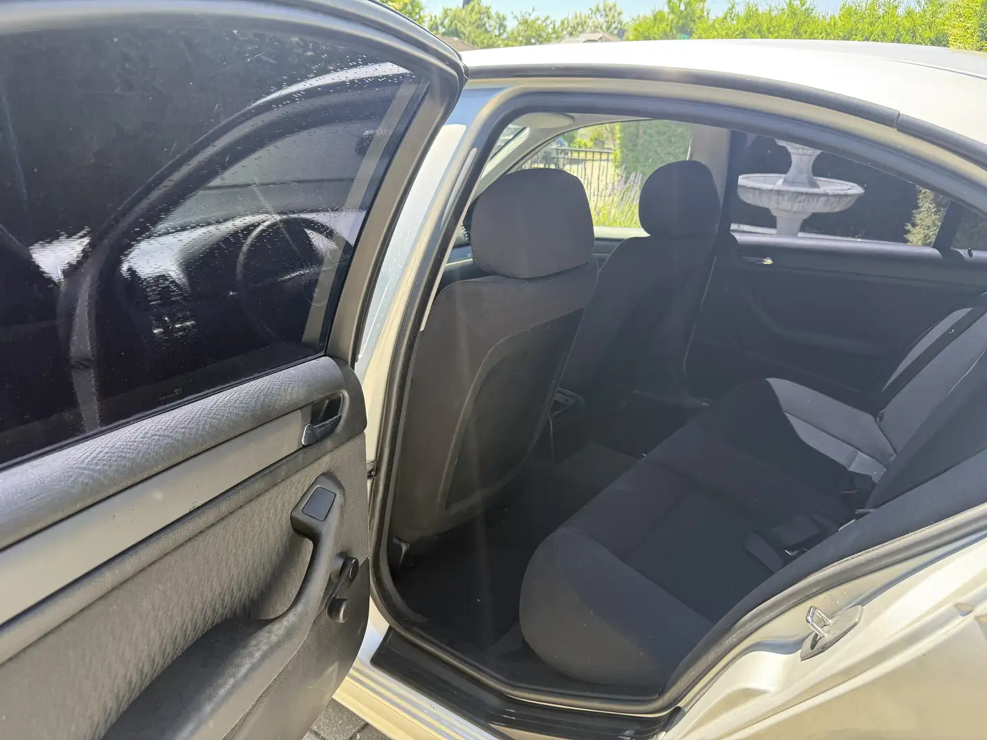 BMW 318 Super Zustand Geringe Kilometerleistung - 2