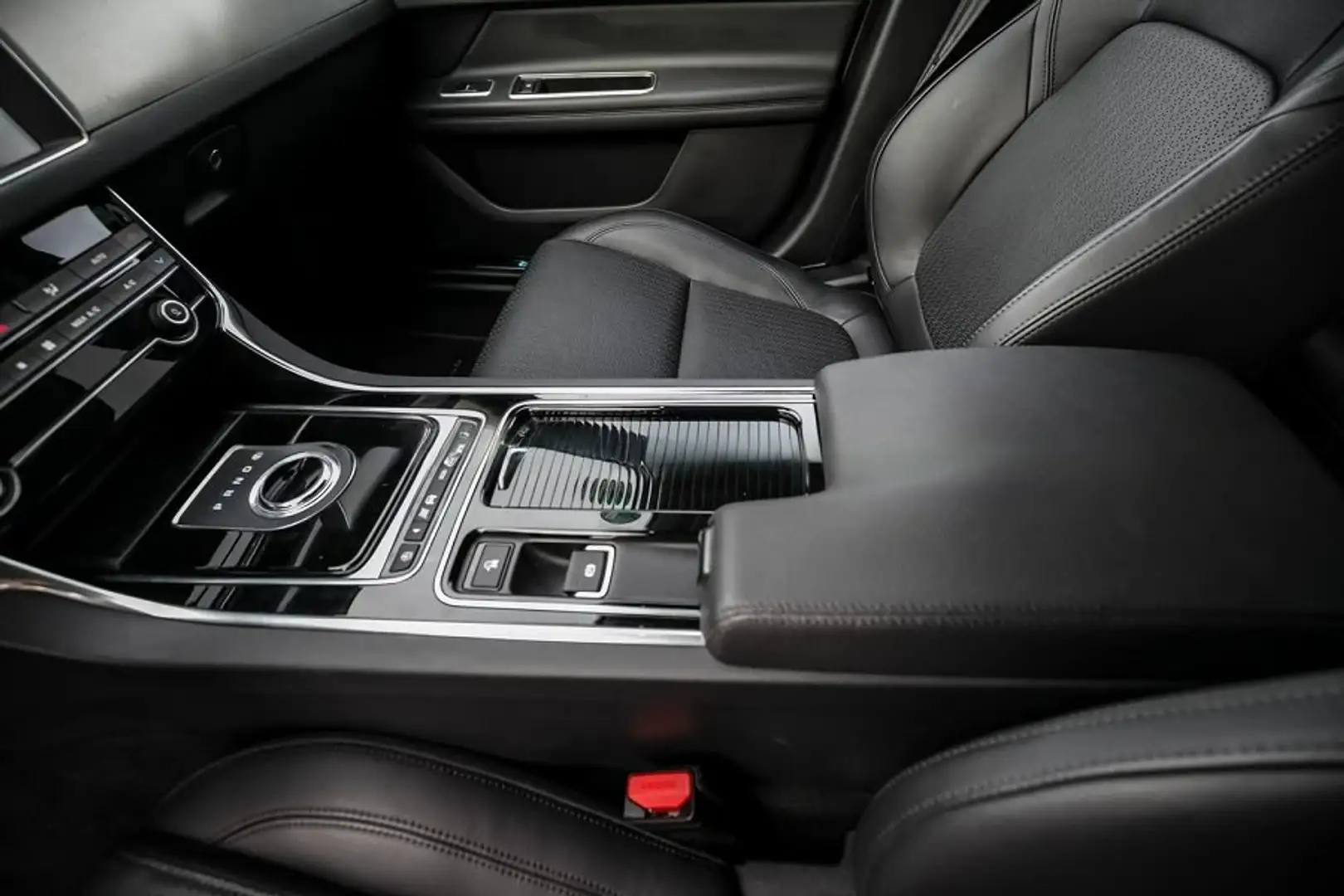 Jaguar XF (260) 20d AWD Grigio - 2