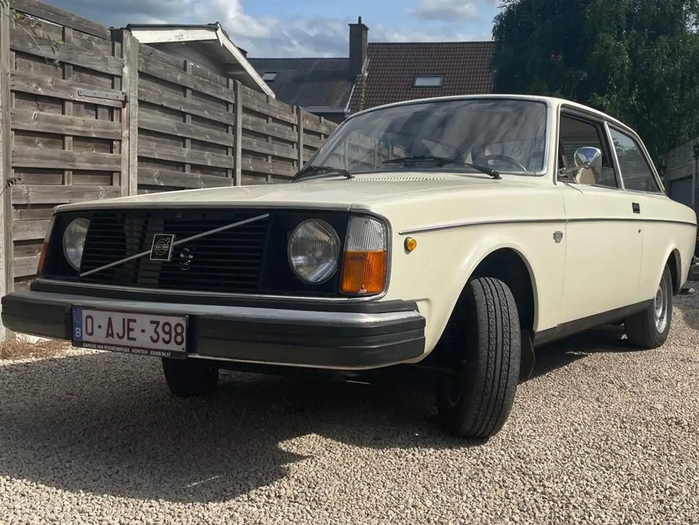 Volvo 240 242L Белый - 1