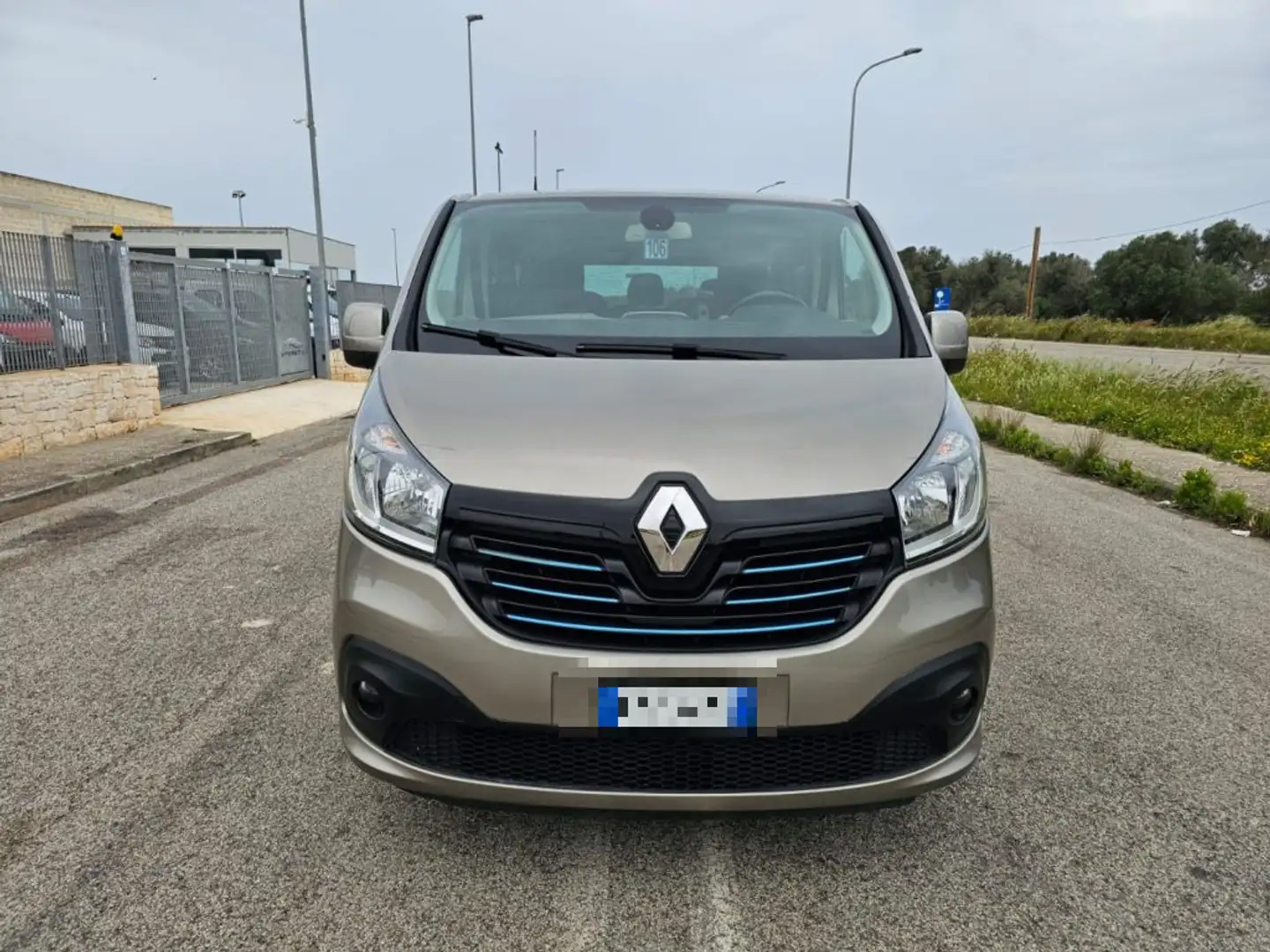 Renault Trafic T27 1.6 dCi 125CV S&S PC-TN Intens 8 POSTI Beige - 2