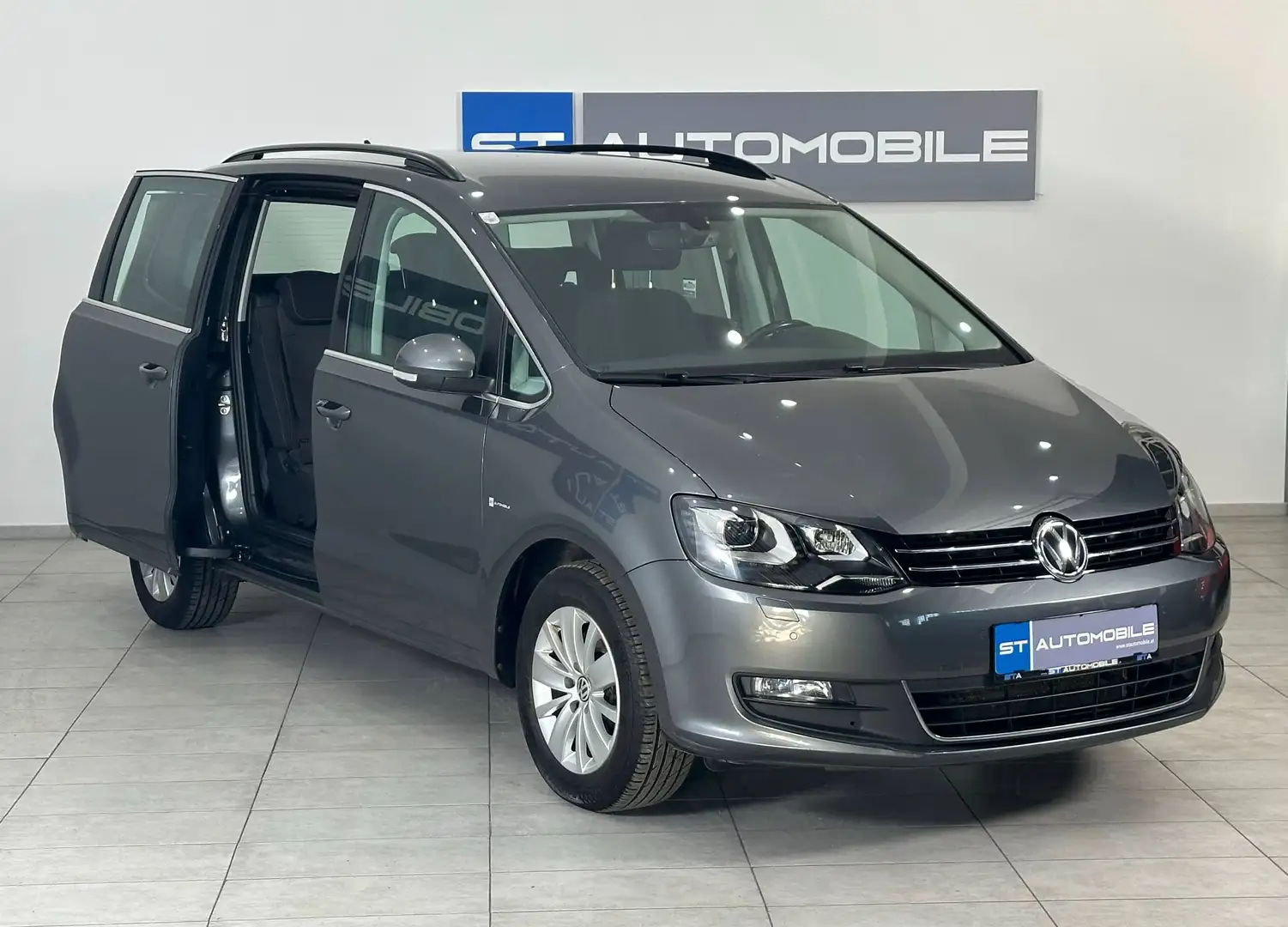 Volkswagen Sharan Comfortline BMT Aut. // AHK // 7-SITZER // NAVI // Grau - 2