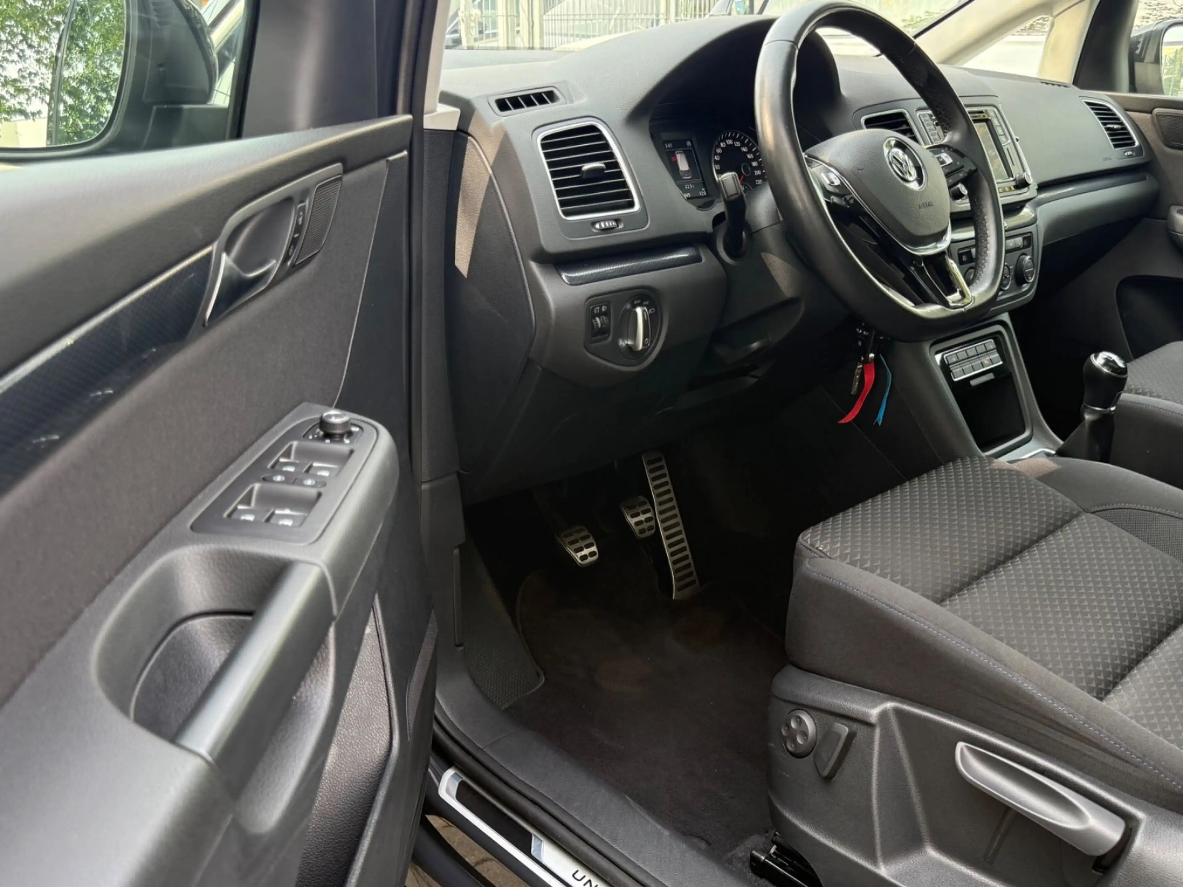 Volkswagen Sharan United 1.4 TSI*AHK*ACC*PANO*E-Türe*StHzg* — photo 7
