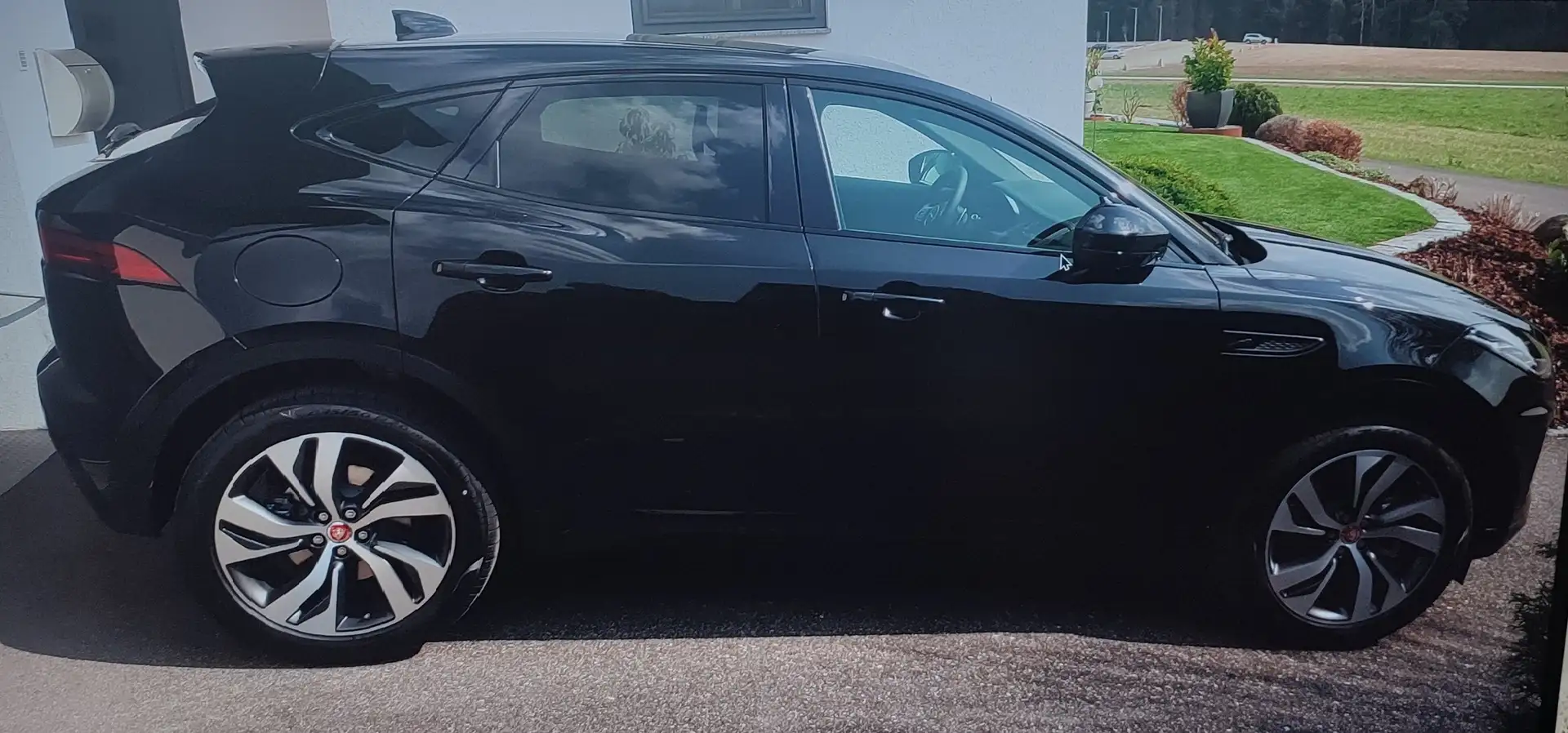 Jaguar E-Pace E-Pace P300e R-Dynamic SE-Plug-in-Hybrid -Allrad Schwarz - 2