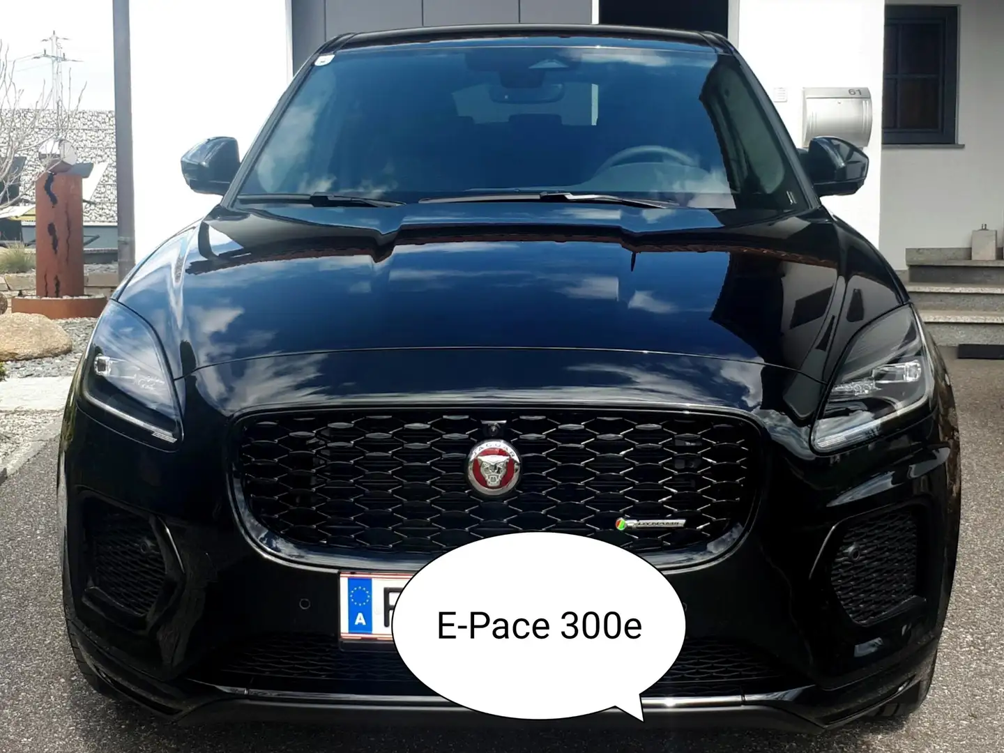 Jaguar E-Pace E-Pace P300e R-Dynamic SE-Plug-in-Hybrid -Allrad Schwarz - 2