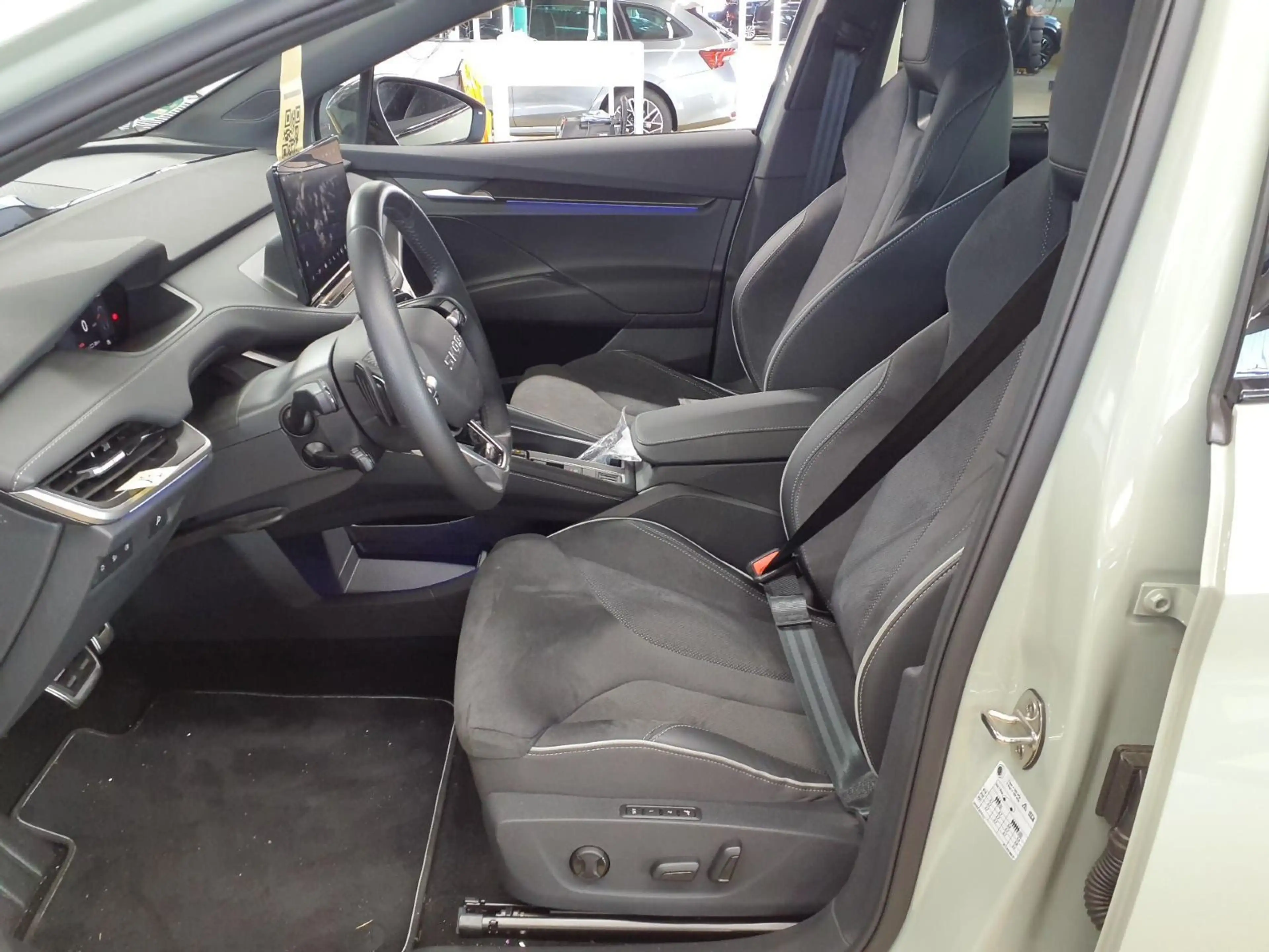 Skoda Elroq 85 SPORTLINE AHK NAVI KAMERA SITZHZG MATRI — photo 4