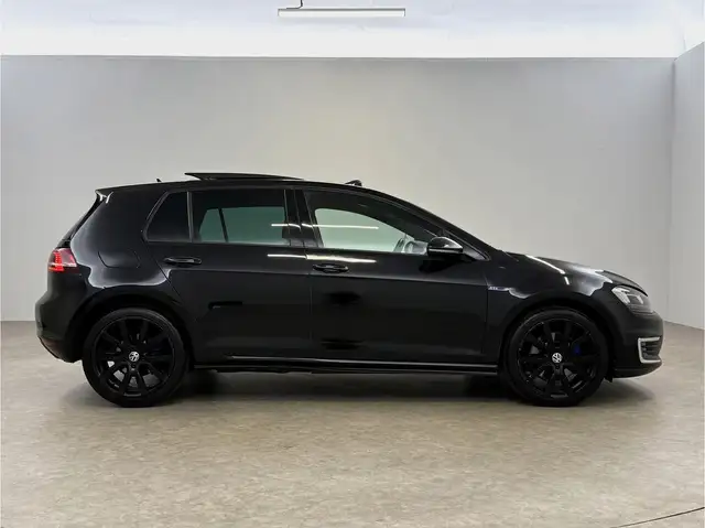 Volkswagen Golf view 10