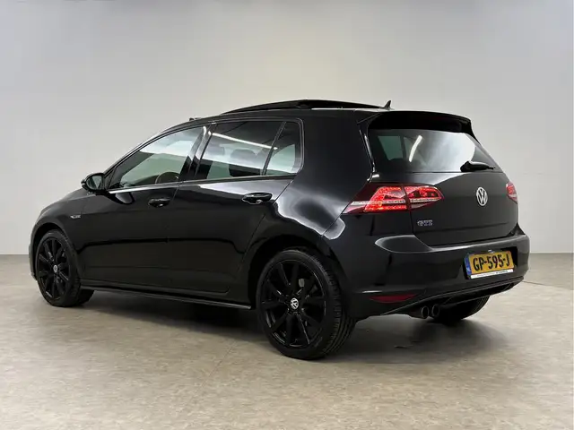 Volkswagen Golf view 3