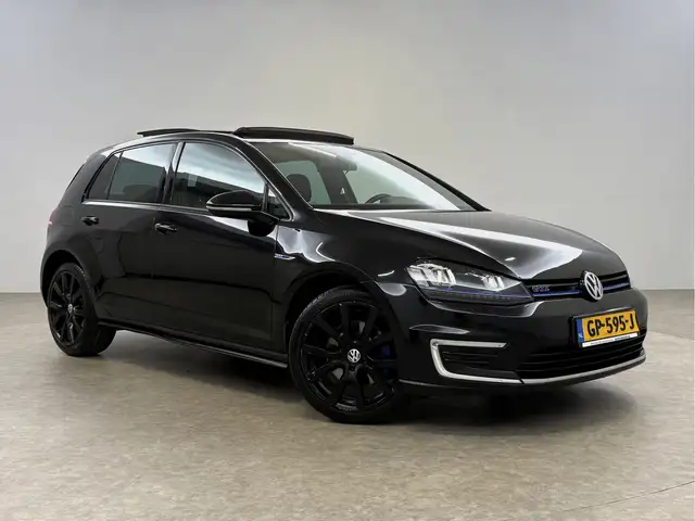 Volkswagen Golf view 6