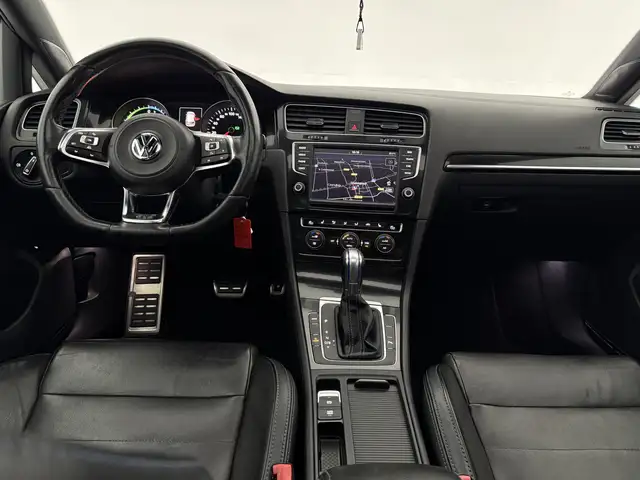 Volkswagen Golf view 2