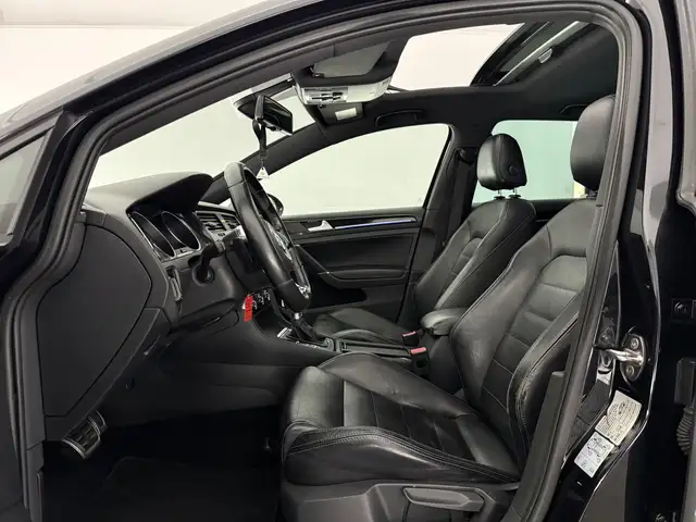 Volkswagen Golf view 4