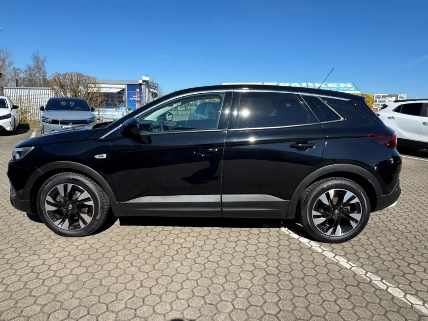 Opel Grandland INNOVATION 1.2 Turbo *beheiz.Frontscheibe*Sitzheiz Schwarz - 2