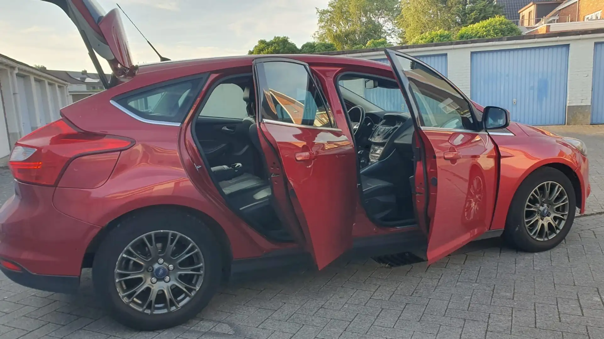 Ford Focus 1.6 TDCi Trend  en vacances contact whatsapp svp - 1