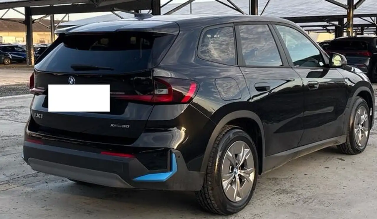 BMW iX1