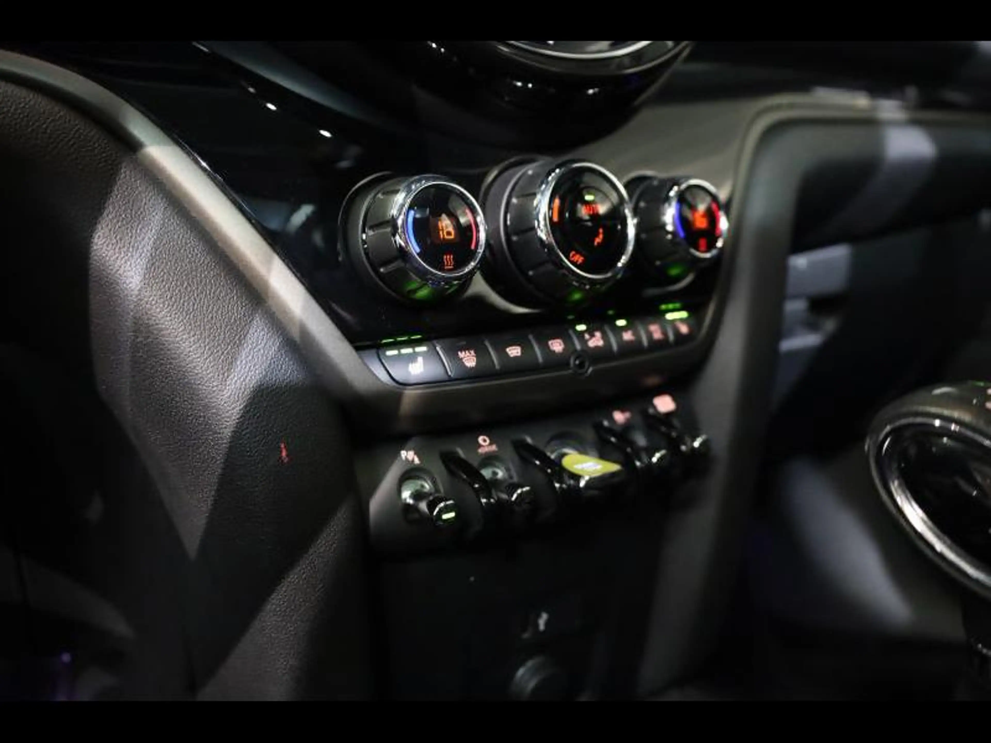 MINI Cooper SE Countryman ALL4 — photo 12