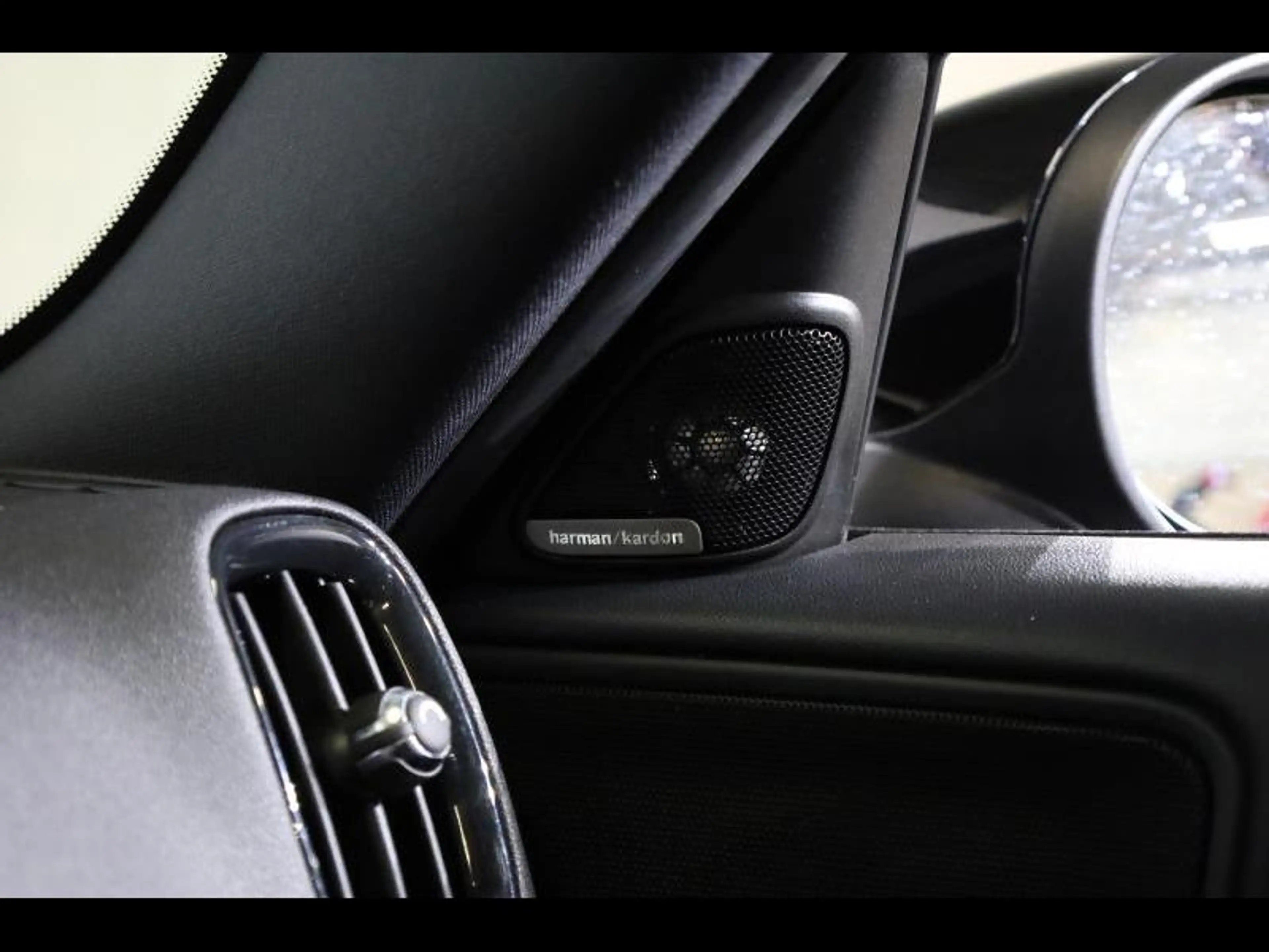 MINI Cooper SE Countryman ALL4 — photo 15