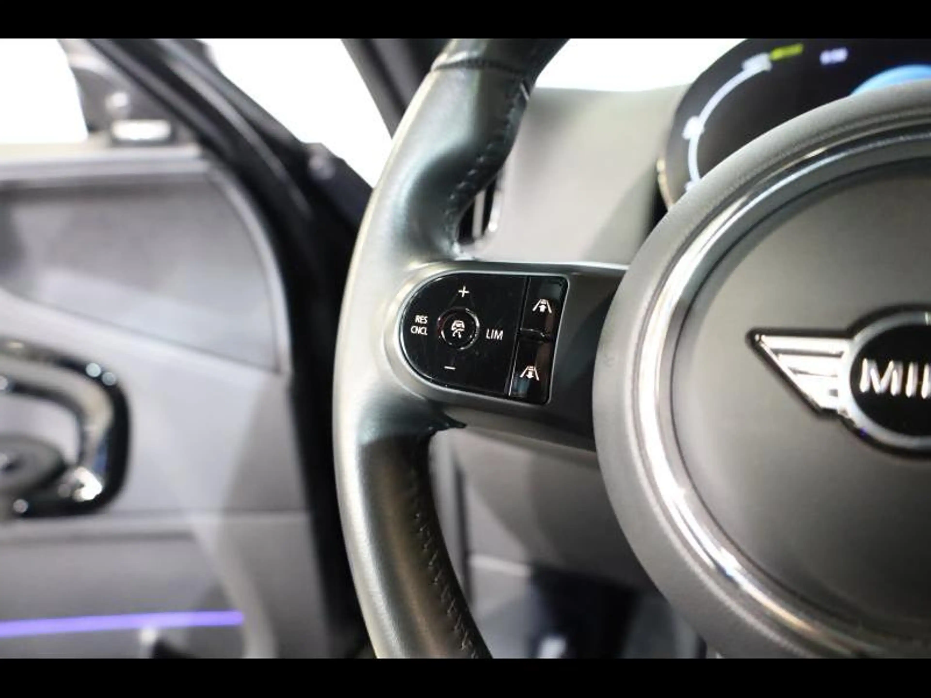 MINI Cooper SE Countryman ALL4 — photo 14
