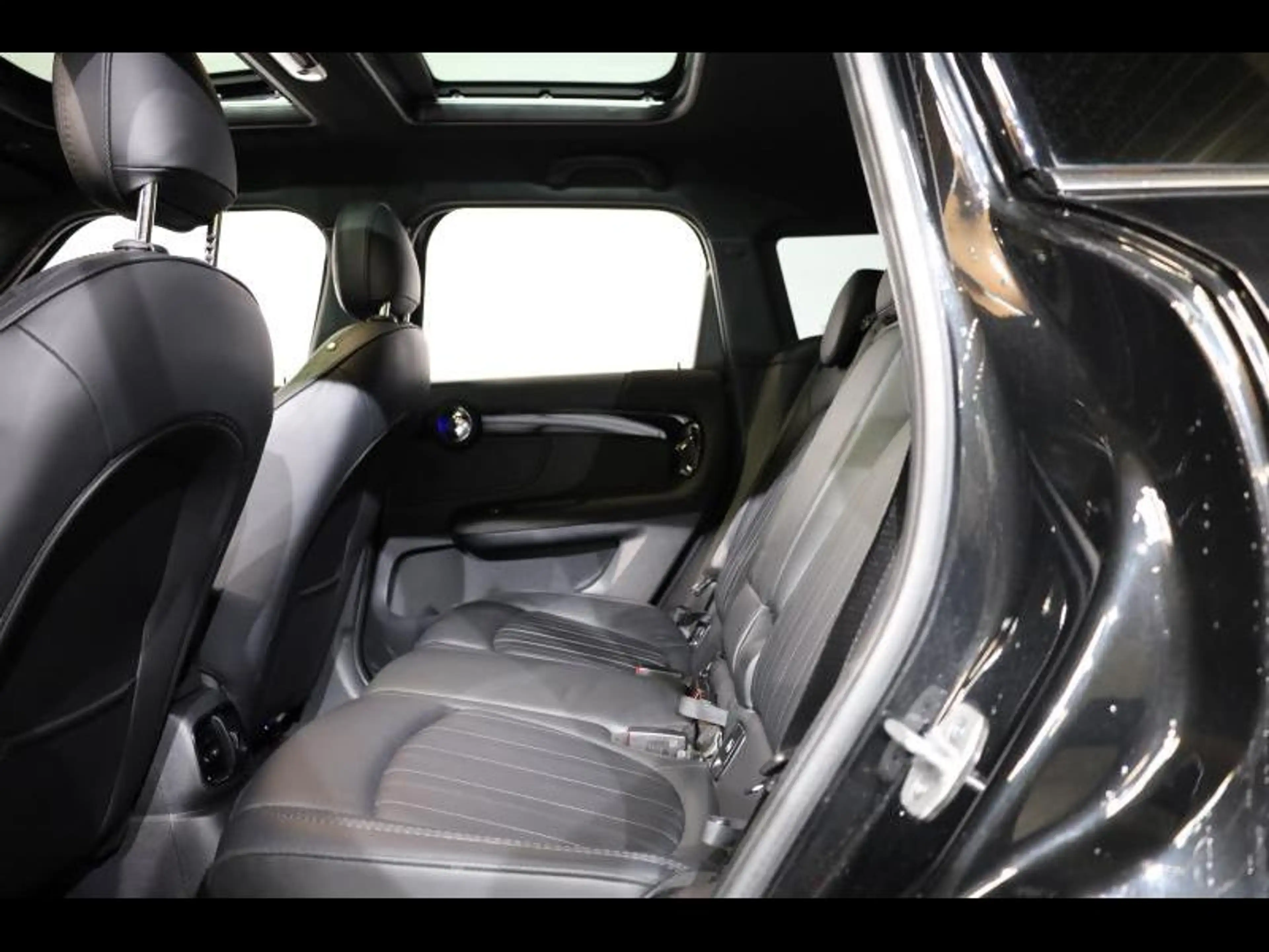 MINI Cooper SE Countryman ALL4 — photo 10