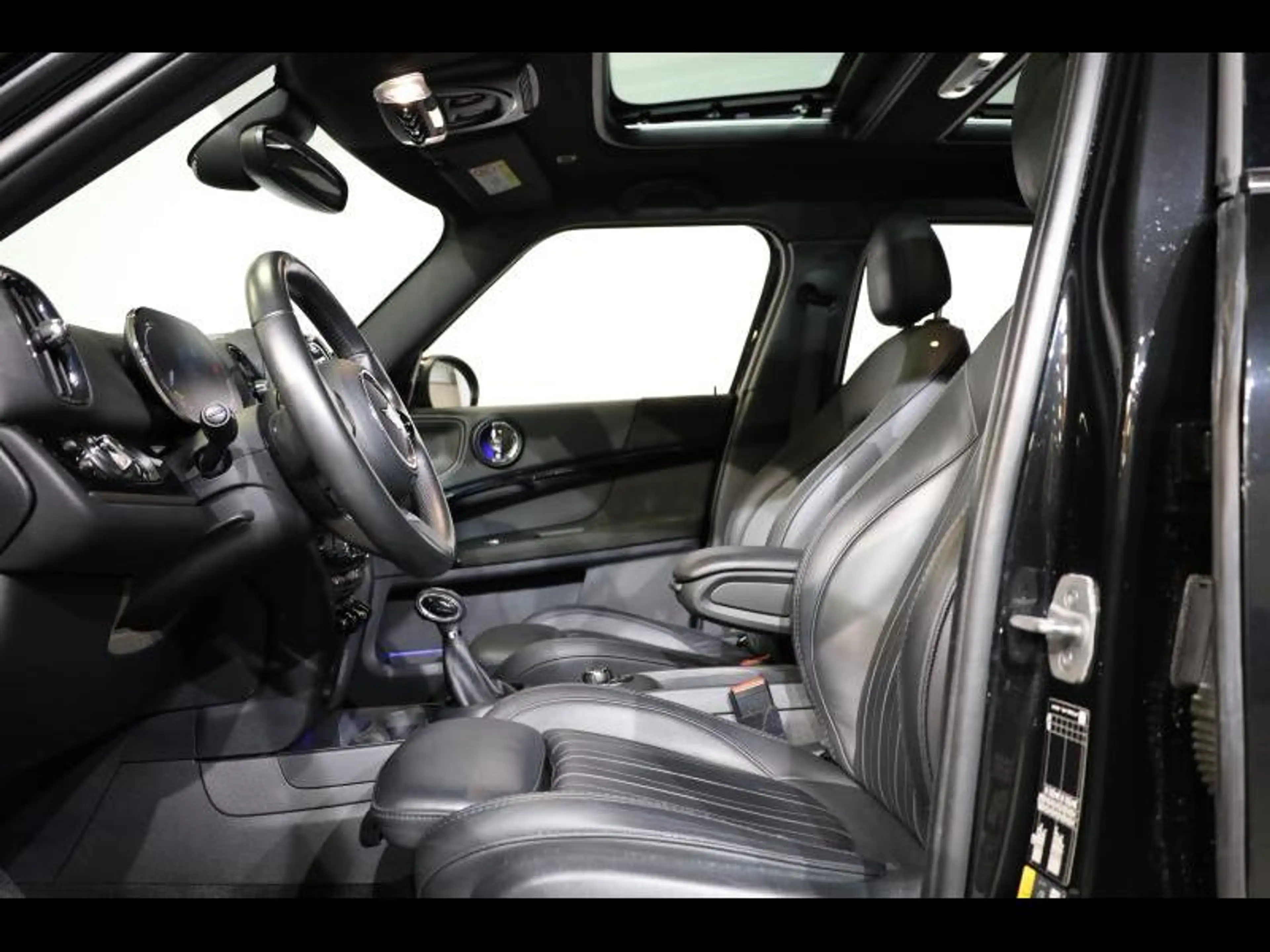 MINI Cooper SE Countryman ALL4 — photo 9