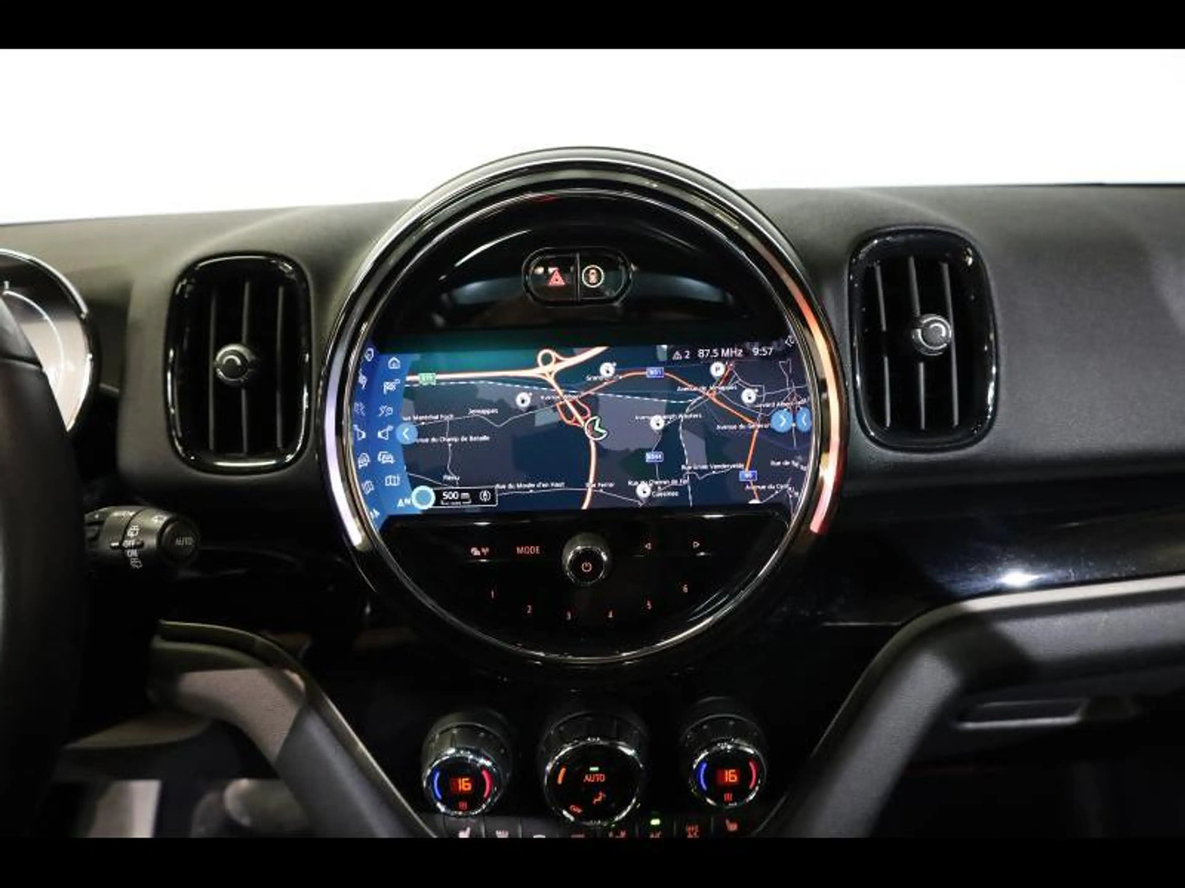 MINI Cooper SE Countryman ALL4 — photo 11