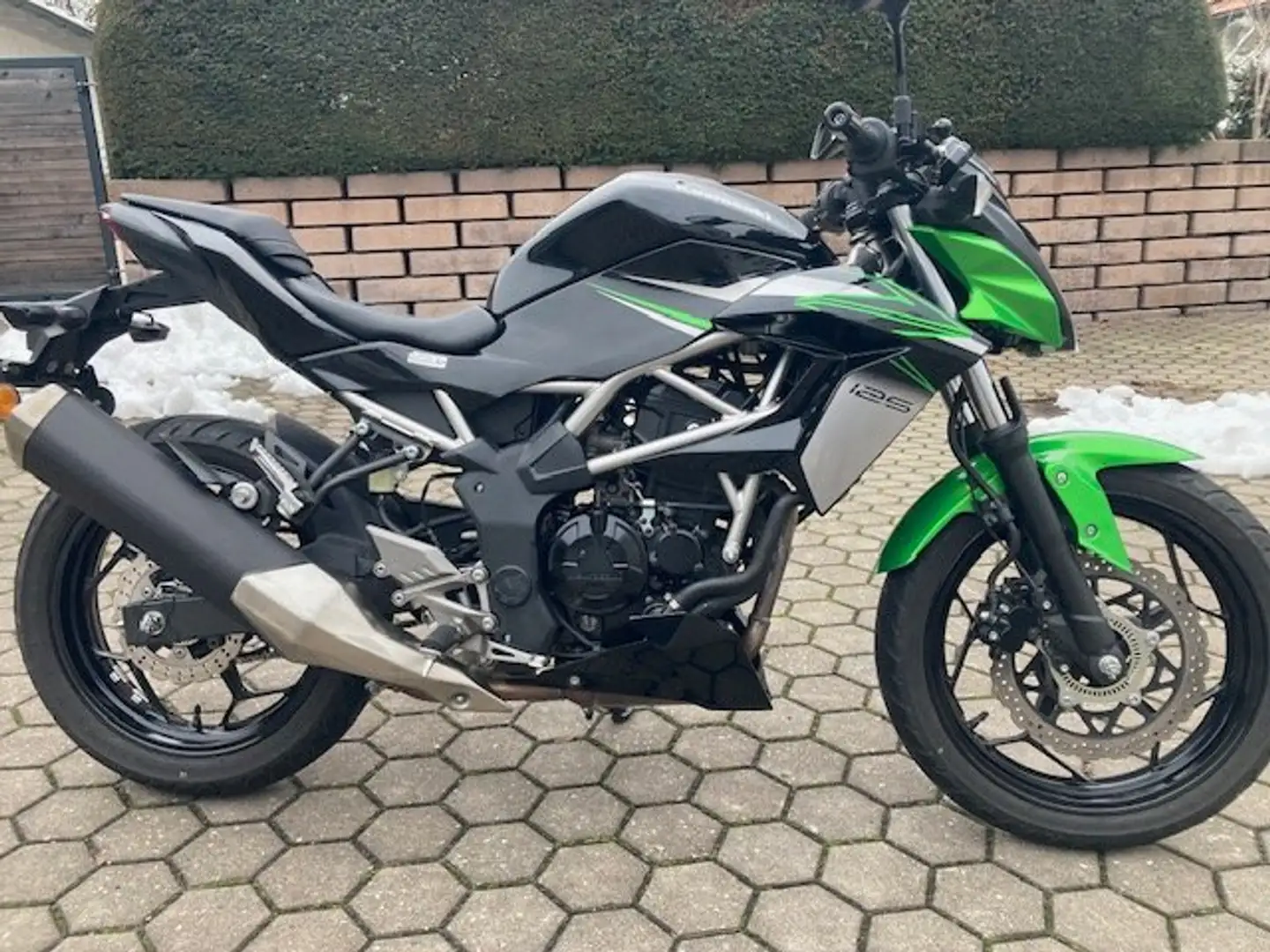 Kawasaki Z 125 Verde - 1