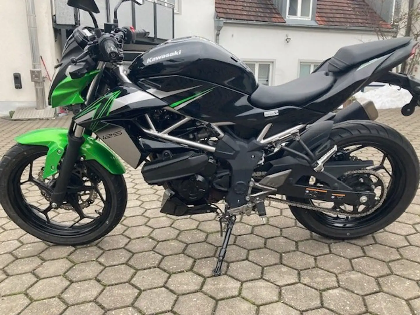 Kawasaki Z 125 Verde - 2