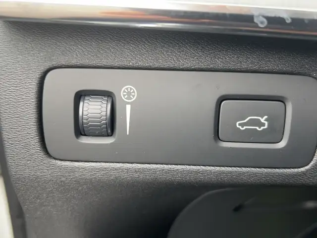 Volvo XC90 view 18