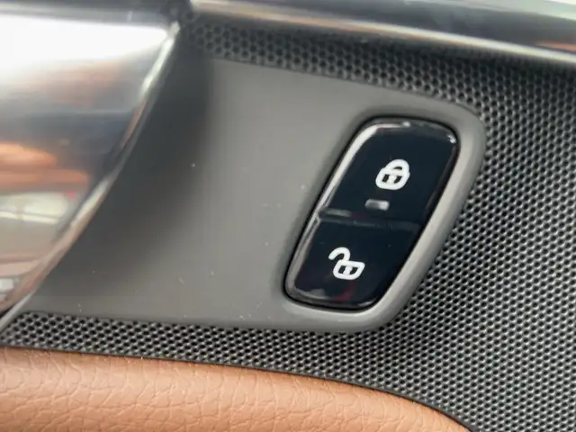 Volvo XC90 view 19
