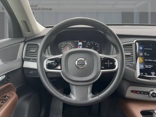 Volvo XC90 view 11