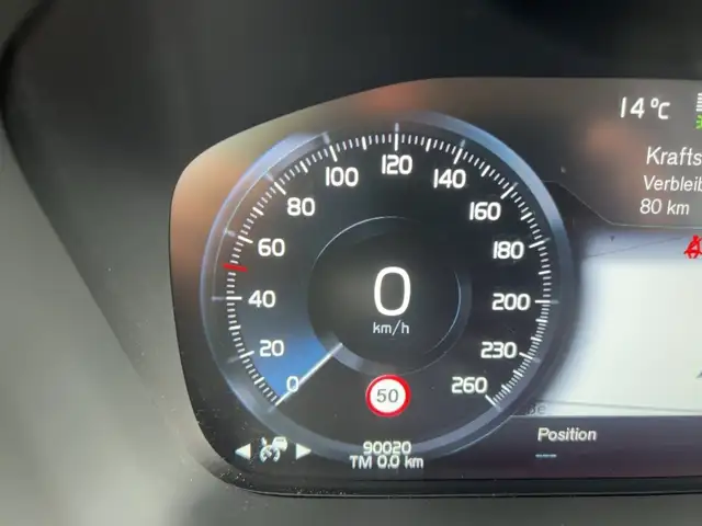 Volvo XC90 view 14