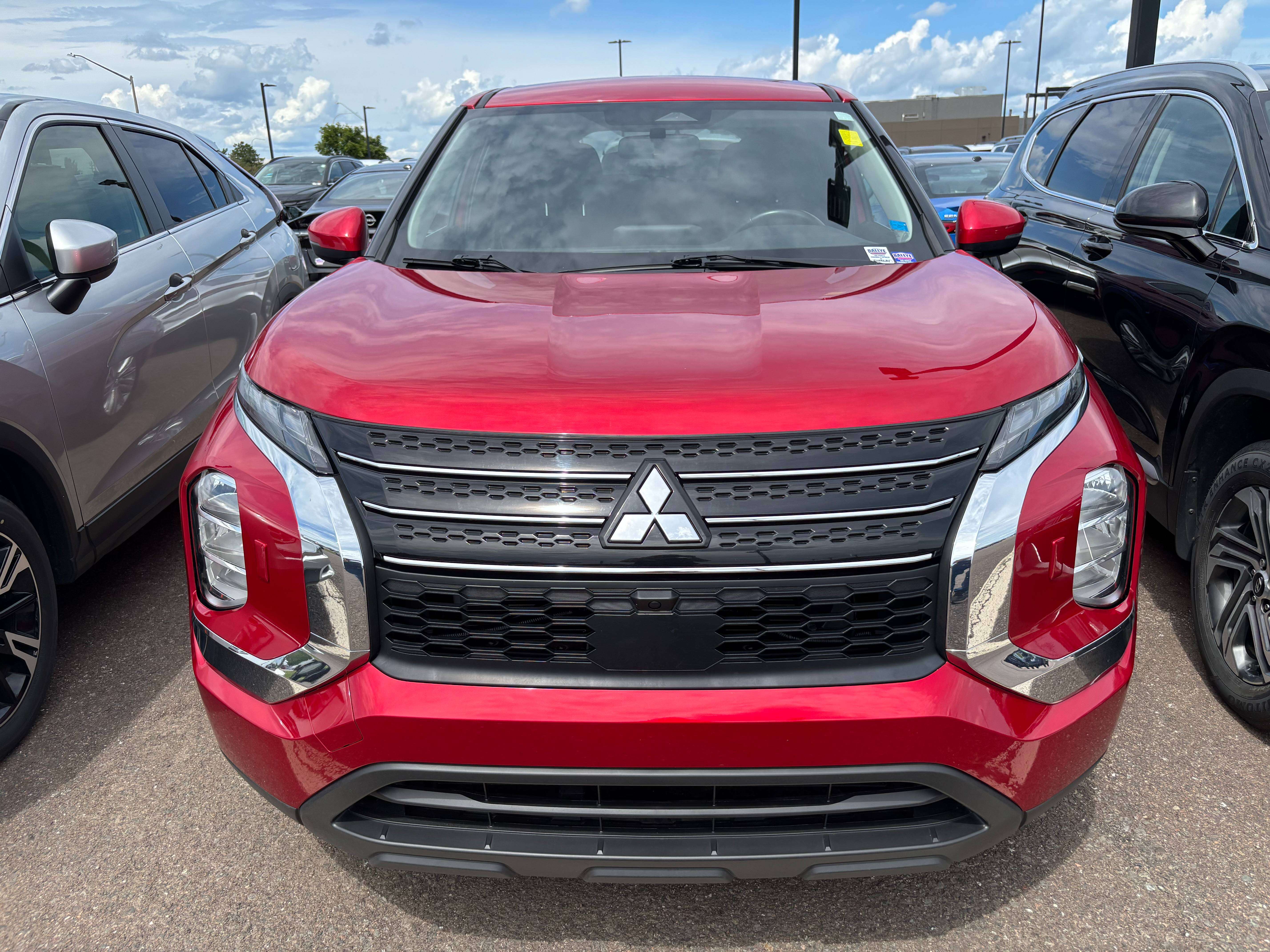2024 Mitsubishi Outlander ES — снимка 1