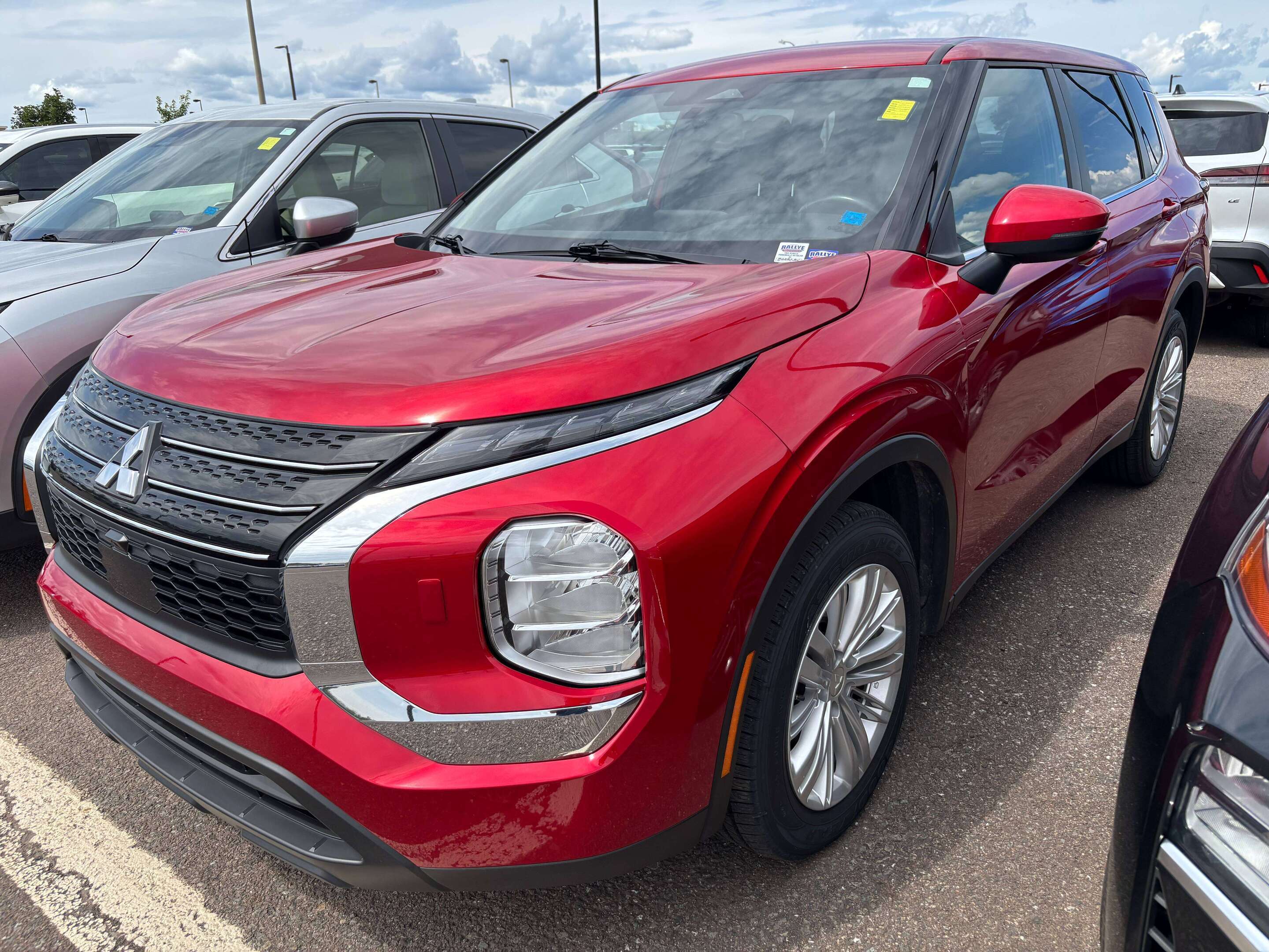 2024 Mitsubishi Outlander ES