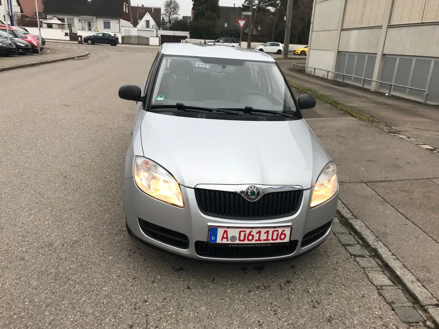 Skoda Fabia 1.2 HTP Ambiente Silber - 1