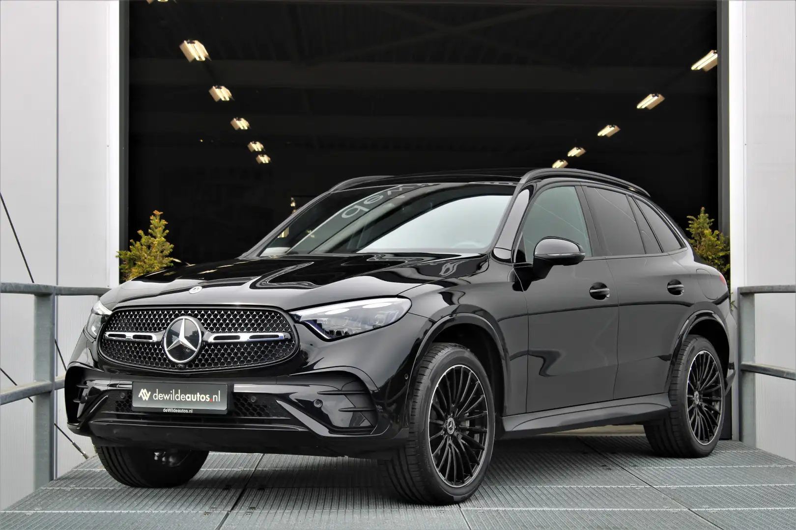 Mercedes-Benz GLC 300 300e 4MATIC AMG 313pk Pano Trekhaak DigitalLight D Noir - 1