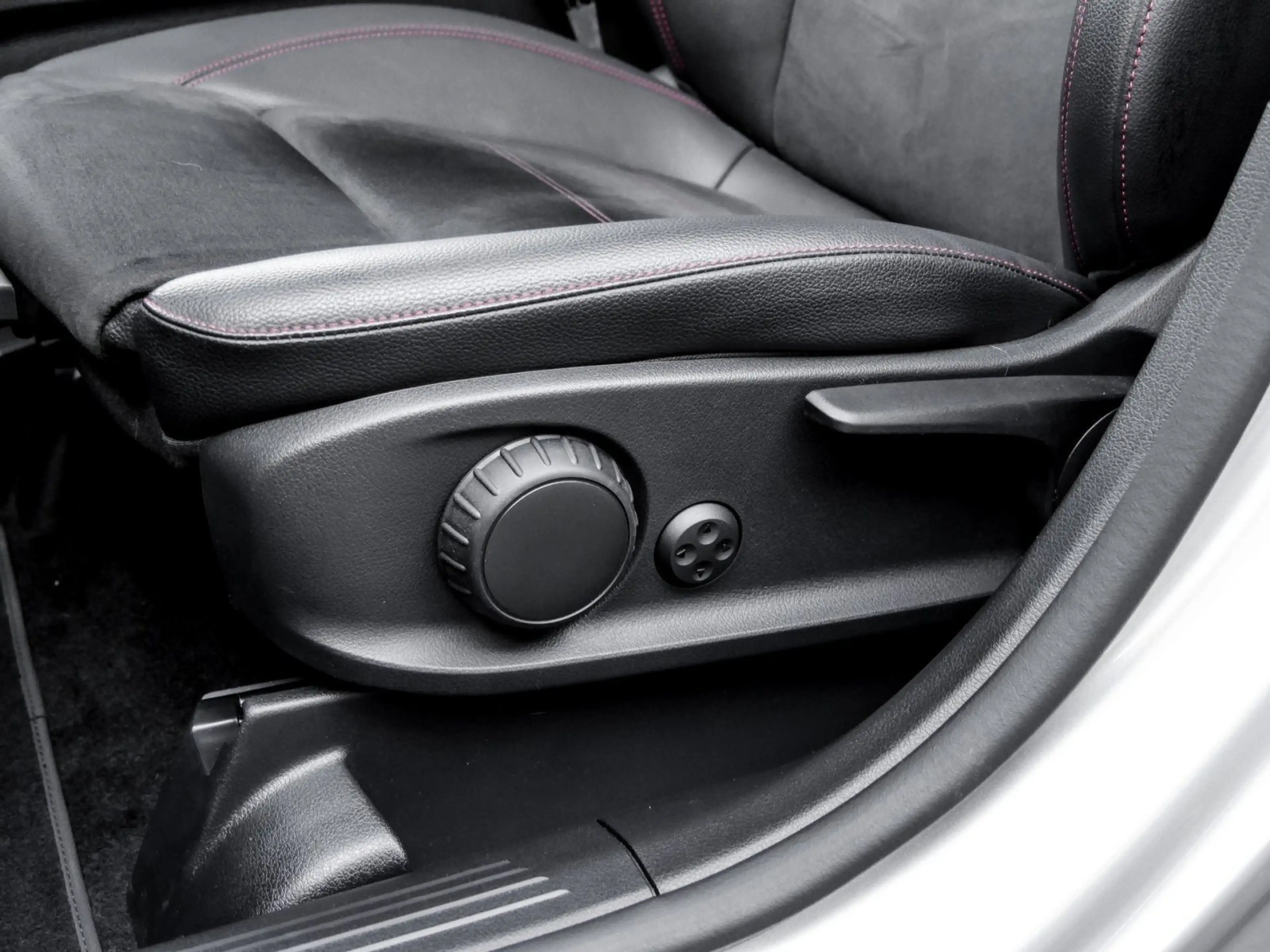 Mercedes-Benz GLA 250 AMG LINE+DISTRONIC+RFK+AHK — photo 15