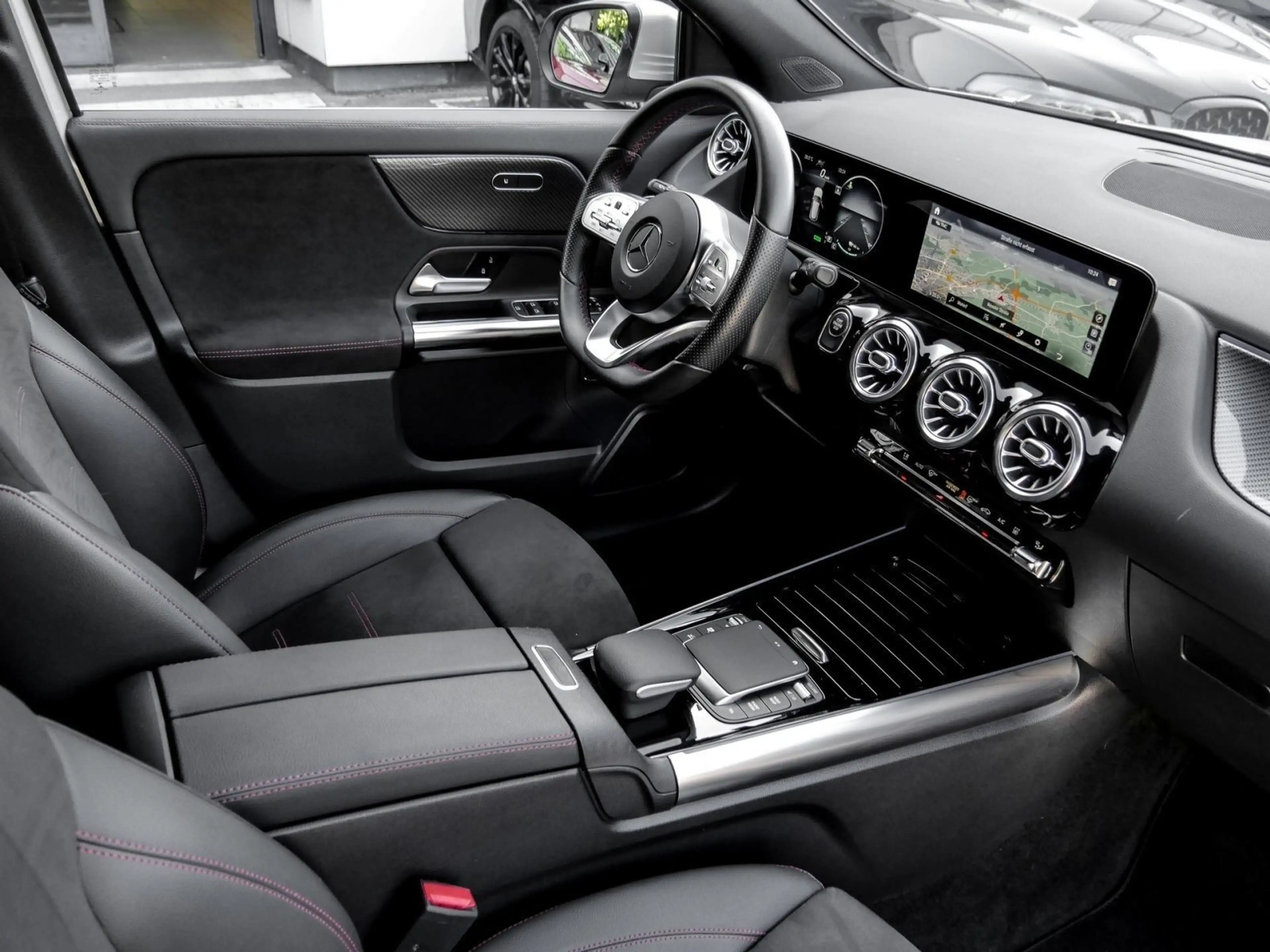 Mercedes-Benz GLA 250 AMG LINE+DISTRONIC+RFK+AHK — photo 3