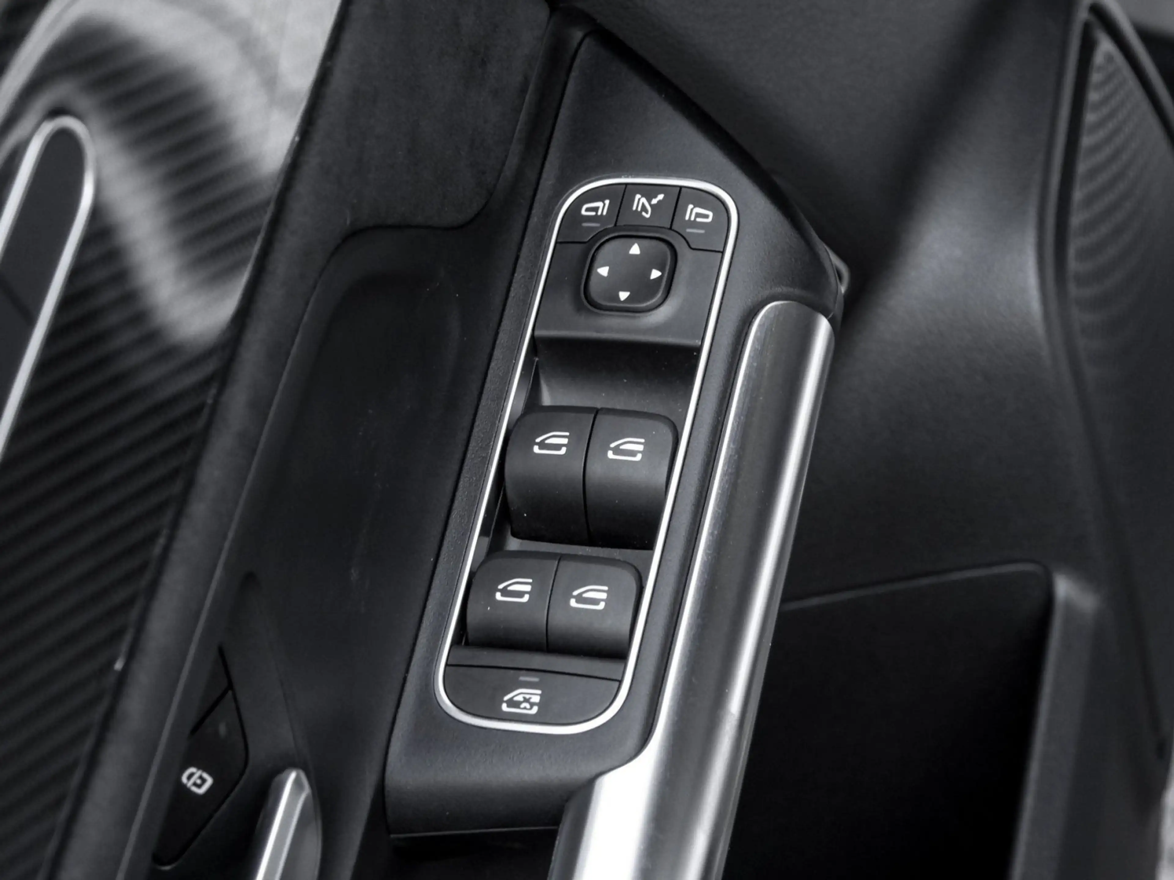 Mercedes-Benz GLA 250 AMG LINE+DISTRONIC+RFK+AHK — photo 13