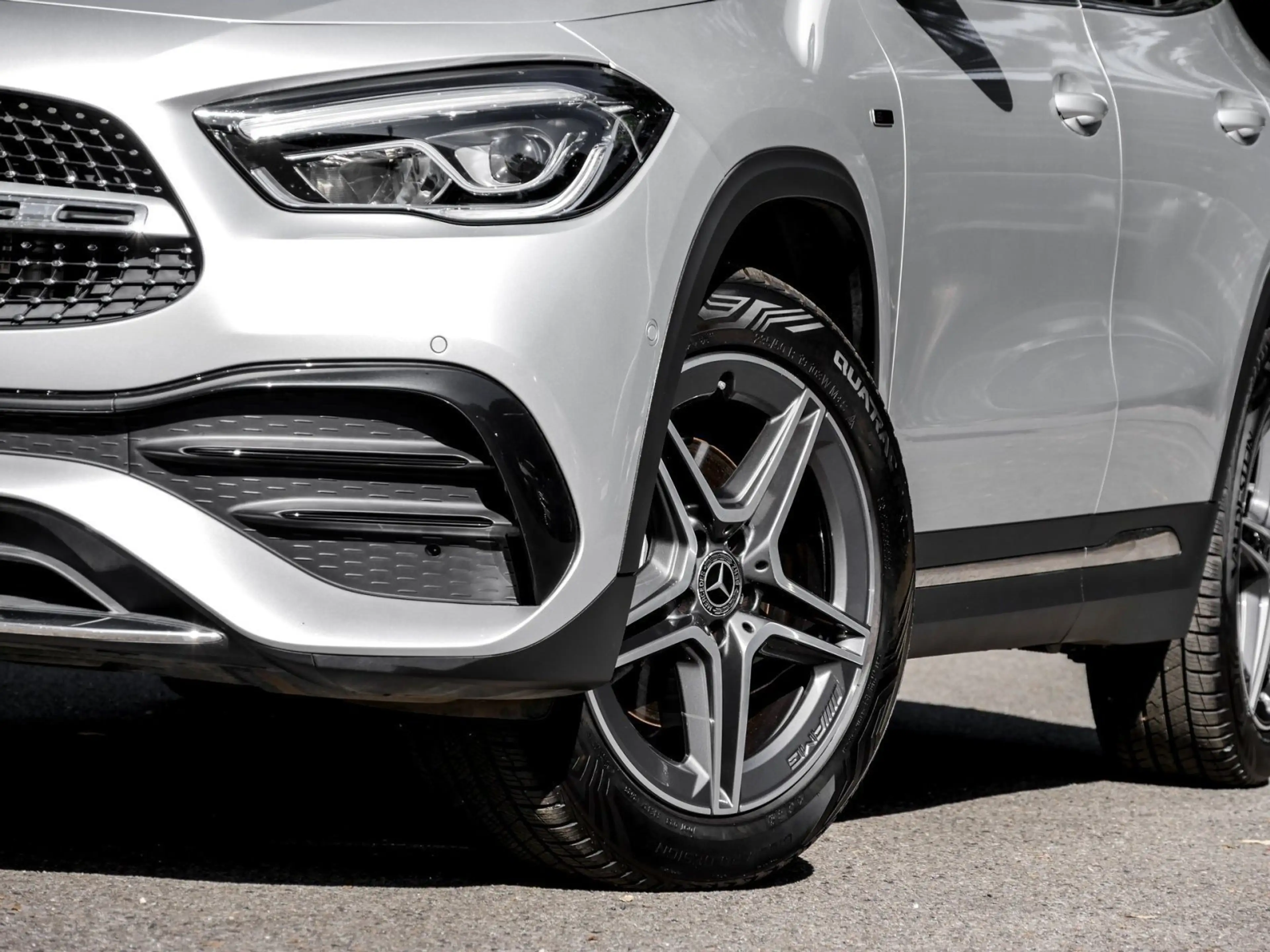 Mercedes-Benz GLA 250 AMG LINE+DISTRONIC+RFK+AHK — photo 5
