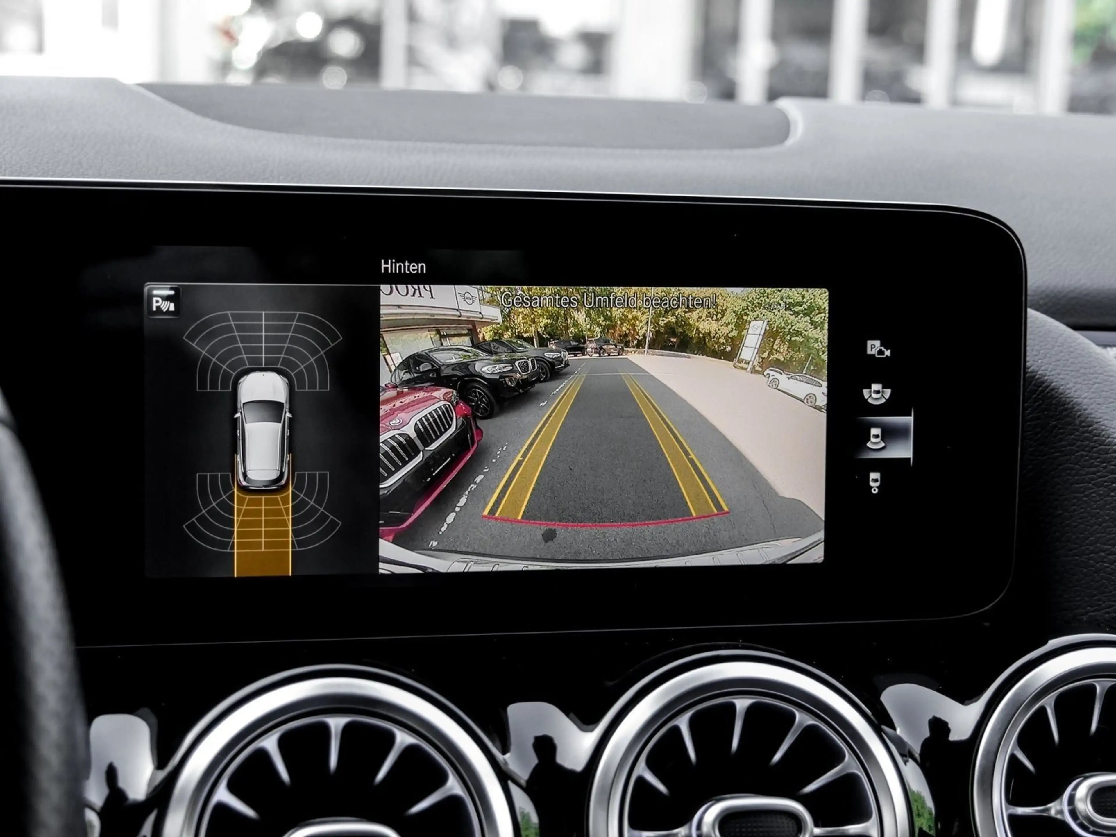 Mercedes-Benz GLA 250 AMG LINE+DISTRONIC+RFK+AHK — photo 11