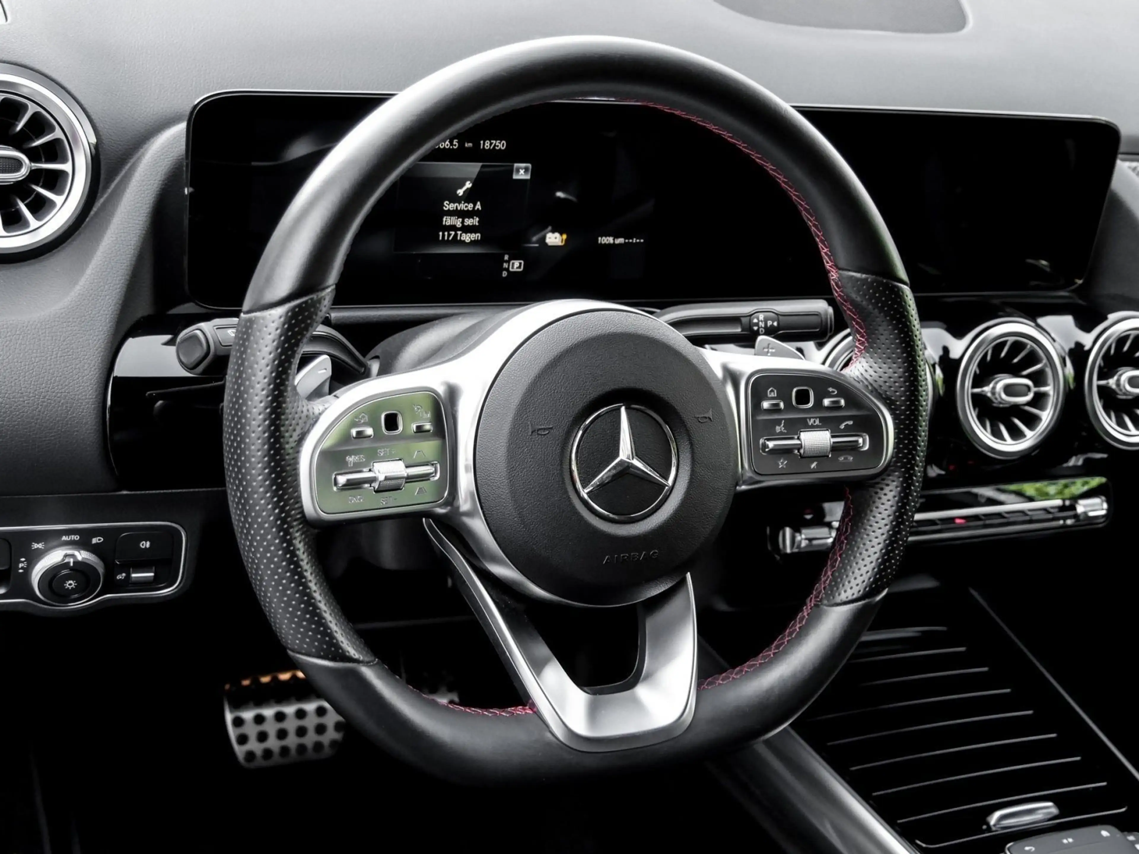 Mercedes-Benz GLA 250 AMG LINE+DISTRONIC+RFK+AHK — photo 9