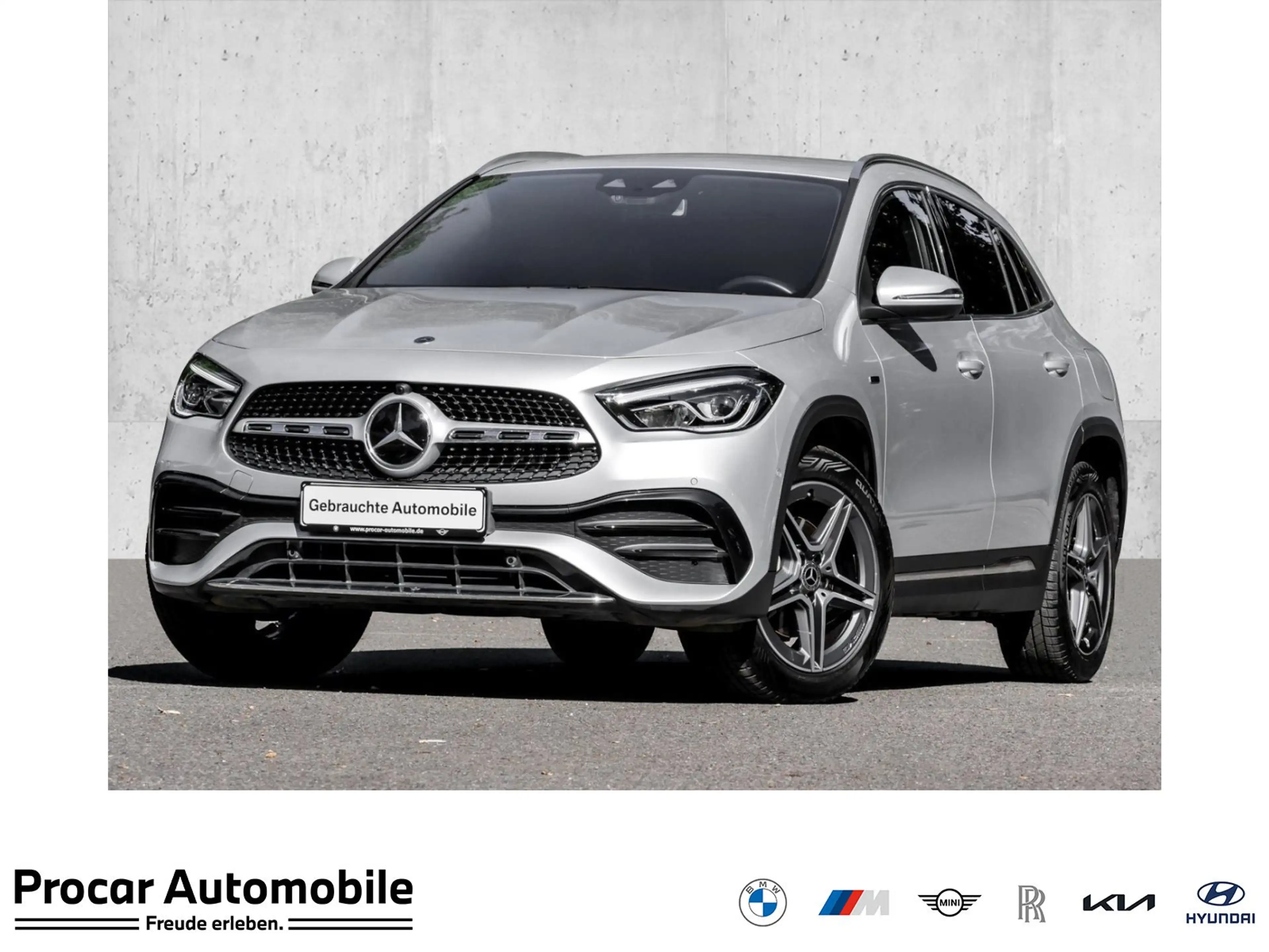 Mercedes-Benz GLA 250 AMG LINE+DISTRONIC+RFK+AHK